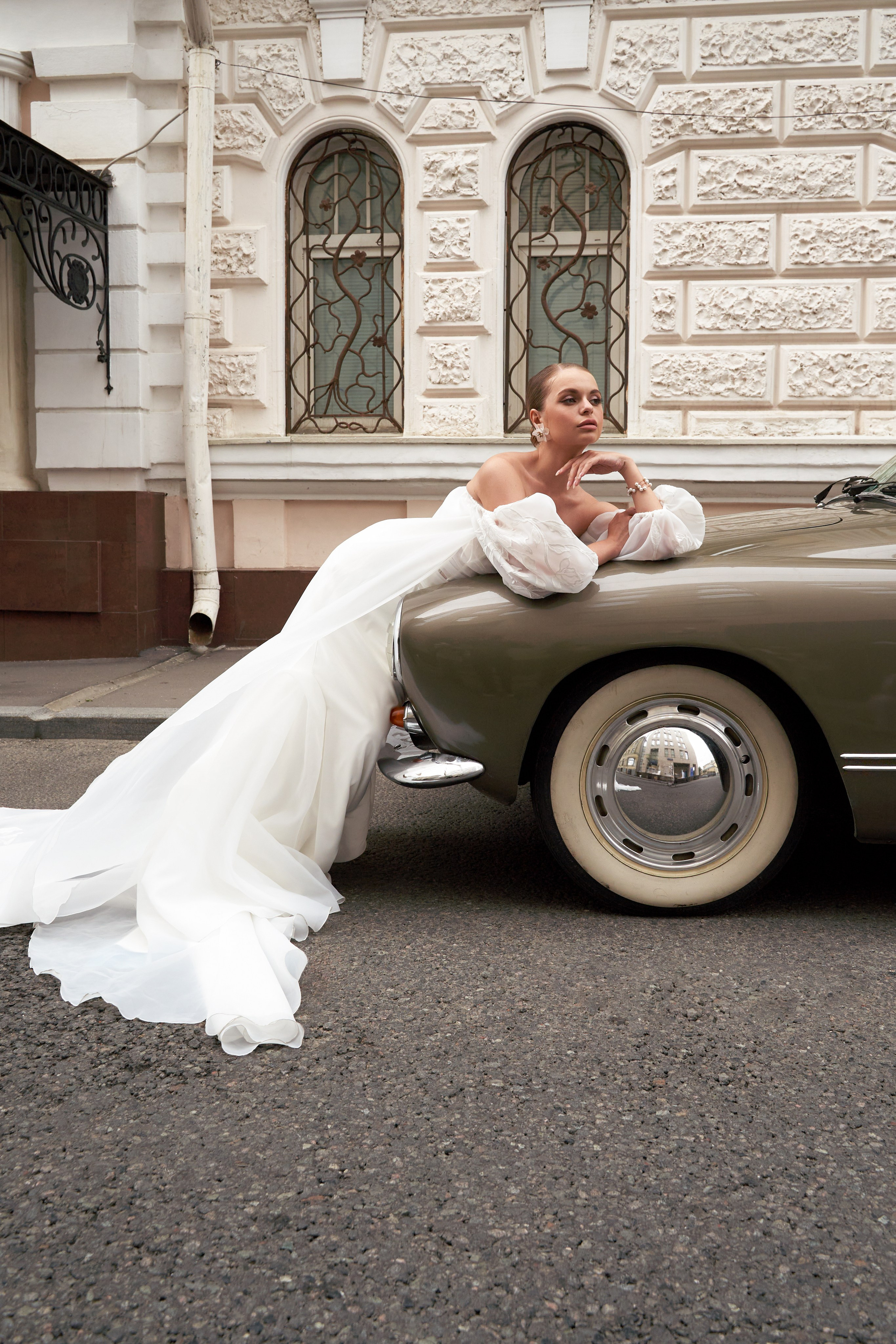 Wedding Portraits in a Vintage Convertible. Anna & Bogdan. Wedding & Portrait Photographer in Cancun, Tulum & Mexico City — Elena Ruzgis