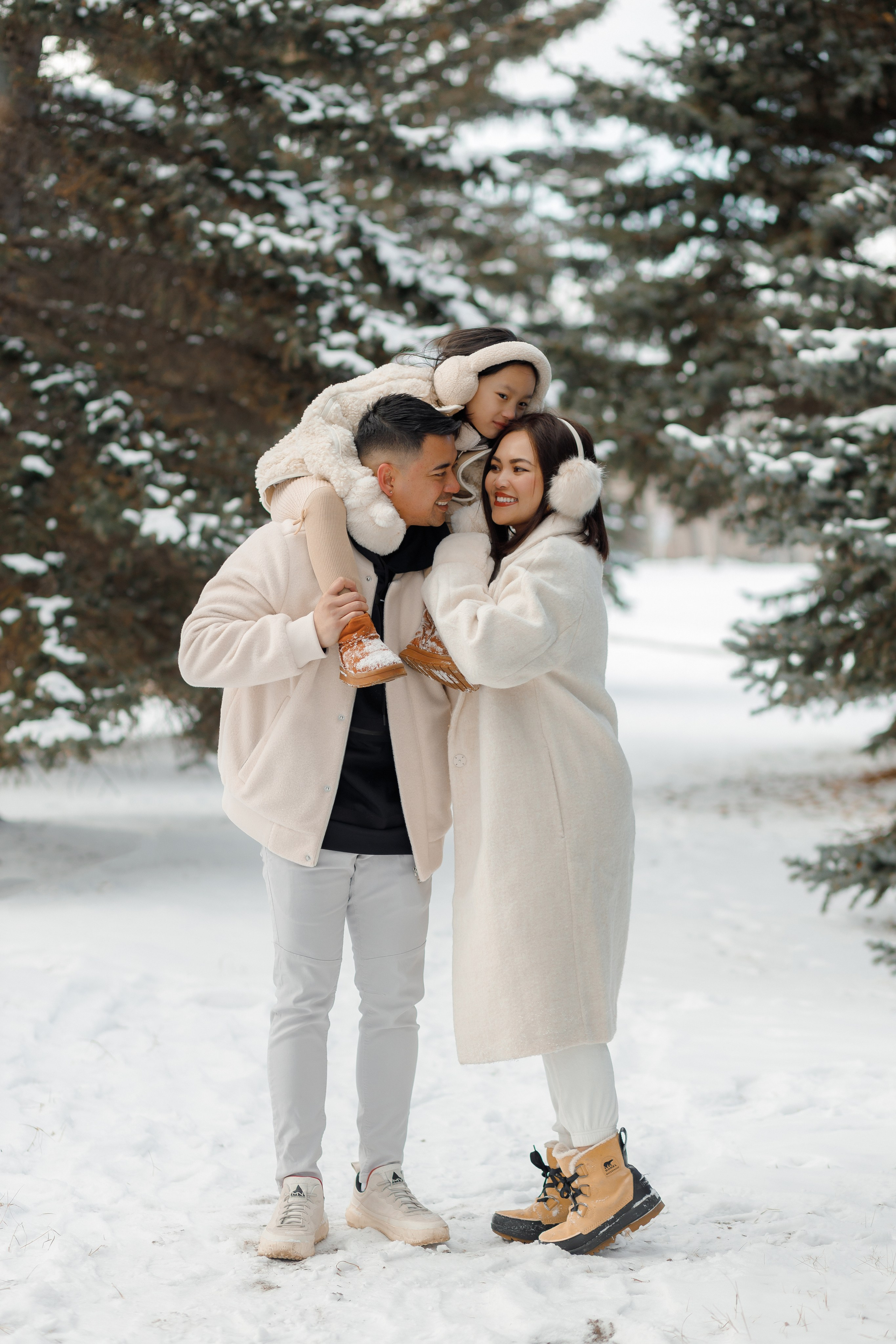 Family winter story. Photographer Elvira Hryshchenko