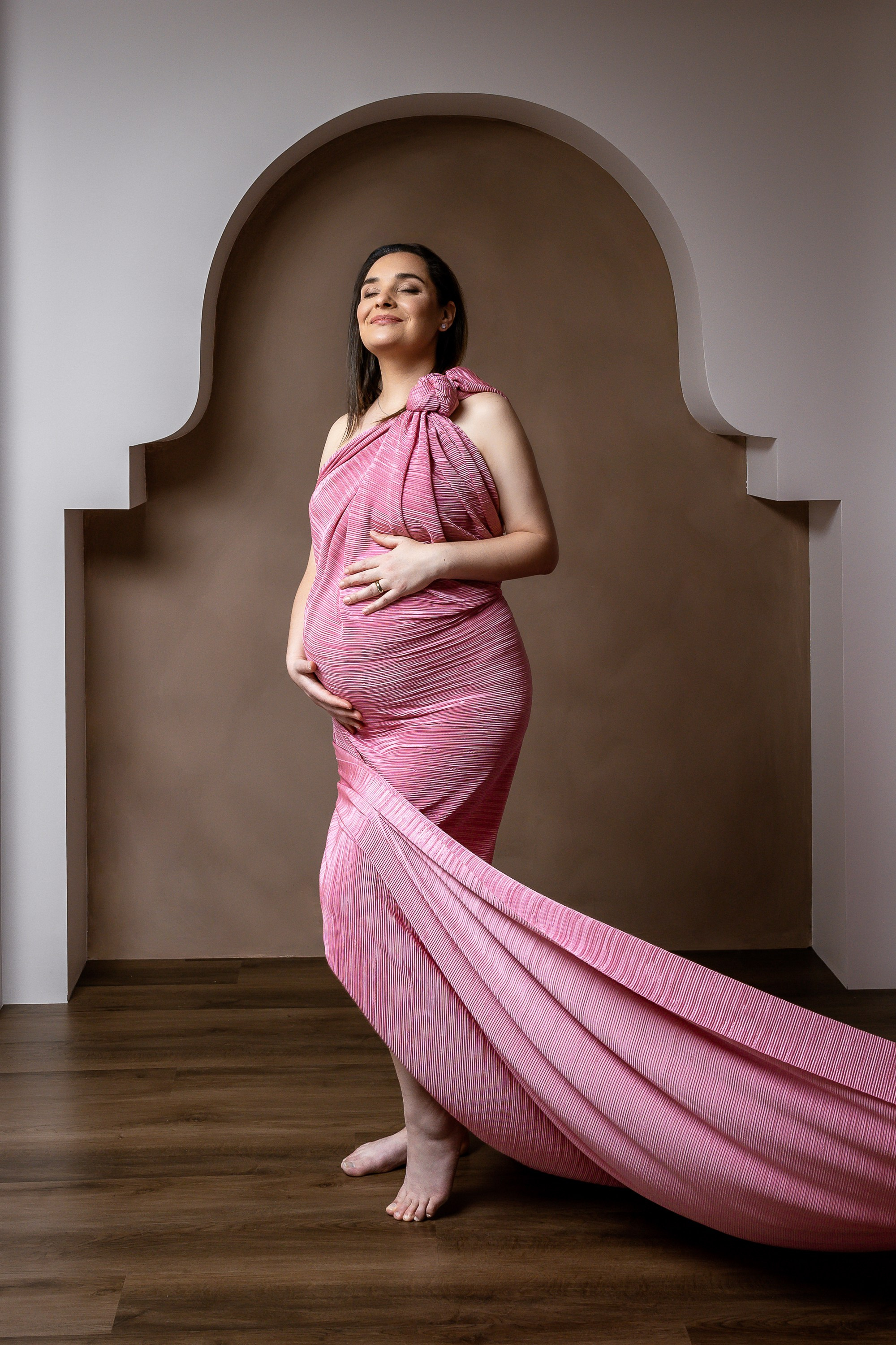 MATERNITY. Je suis photographe portraitiste et je réalise des portraits à toutes les étapes de votre vie! Bienvenue dans mon studio à Westmount, Qc