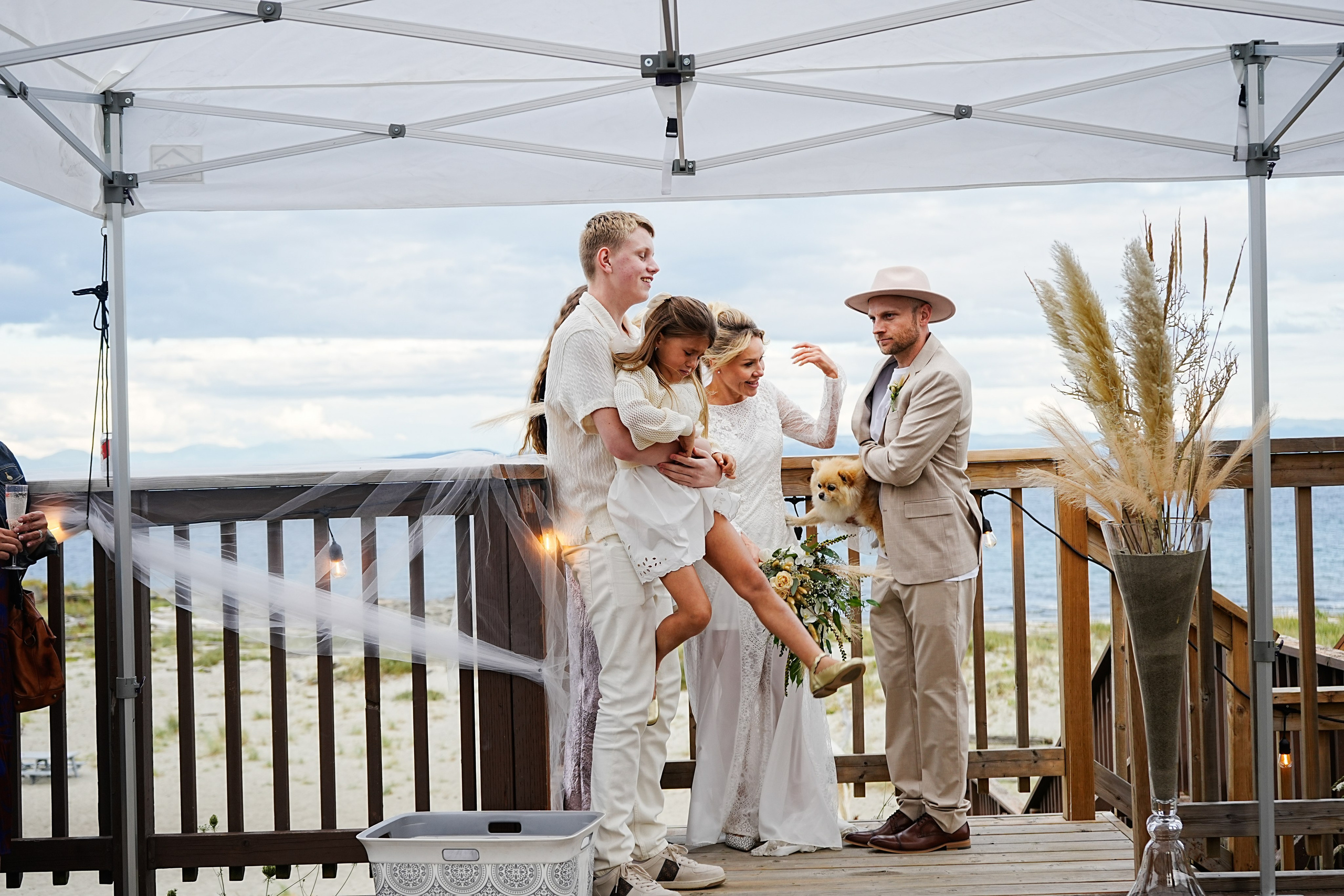 wedding photographer Vancouver Island outdoor ceremony