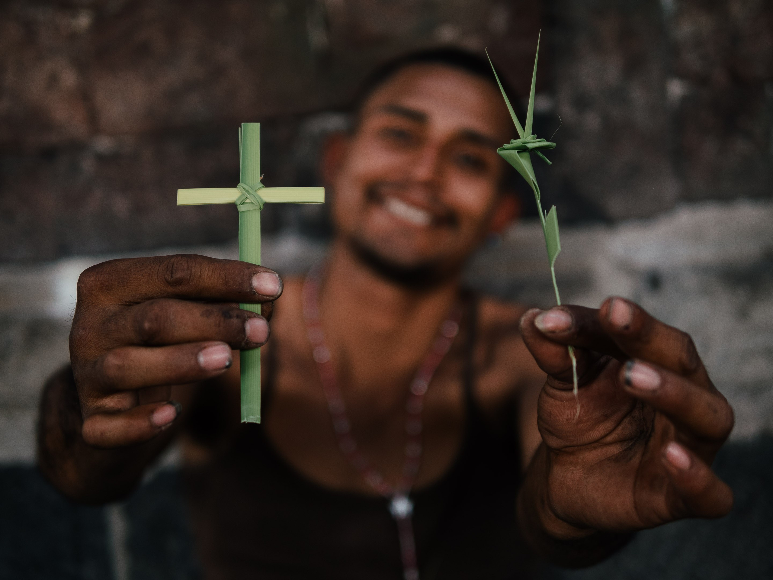 Celebración de San Judas Tadeo en la Iglesia de San Hipólito y San Casiano, Hidalgo, CDMX, México. Federico Borobio, fotografía callejera y documental.