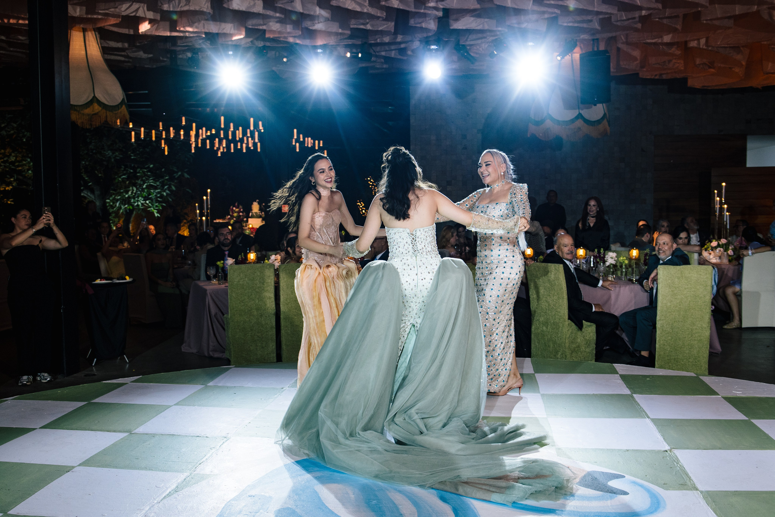 XV Luna. Wedding Photographer Ruth Preciado