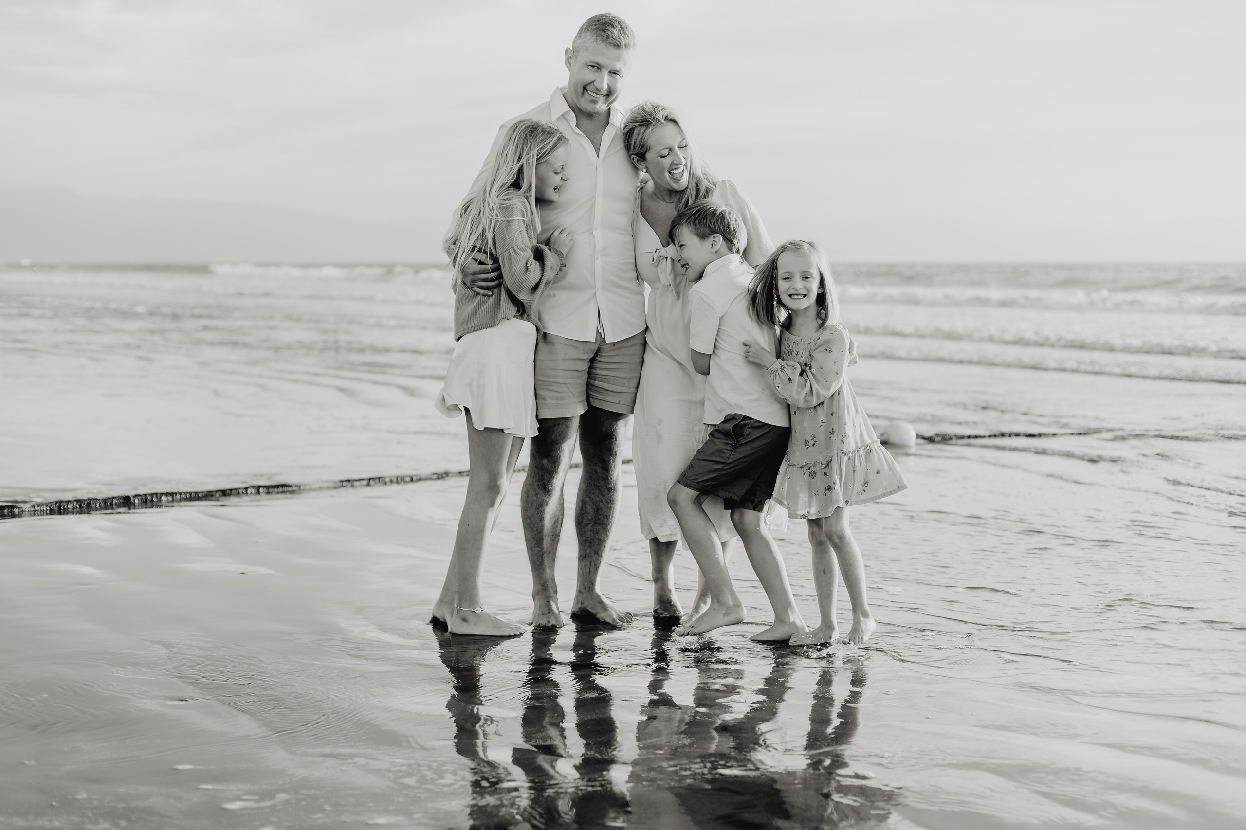 Laughter, Sand, and Sea: A Family Session in Nuevo Vallarta. Fotógrafo de Bodas en Puerto Vallarta y Riviera Nayarit | VL photo & film