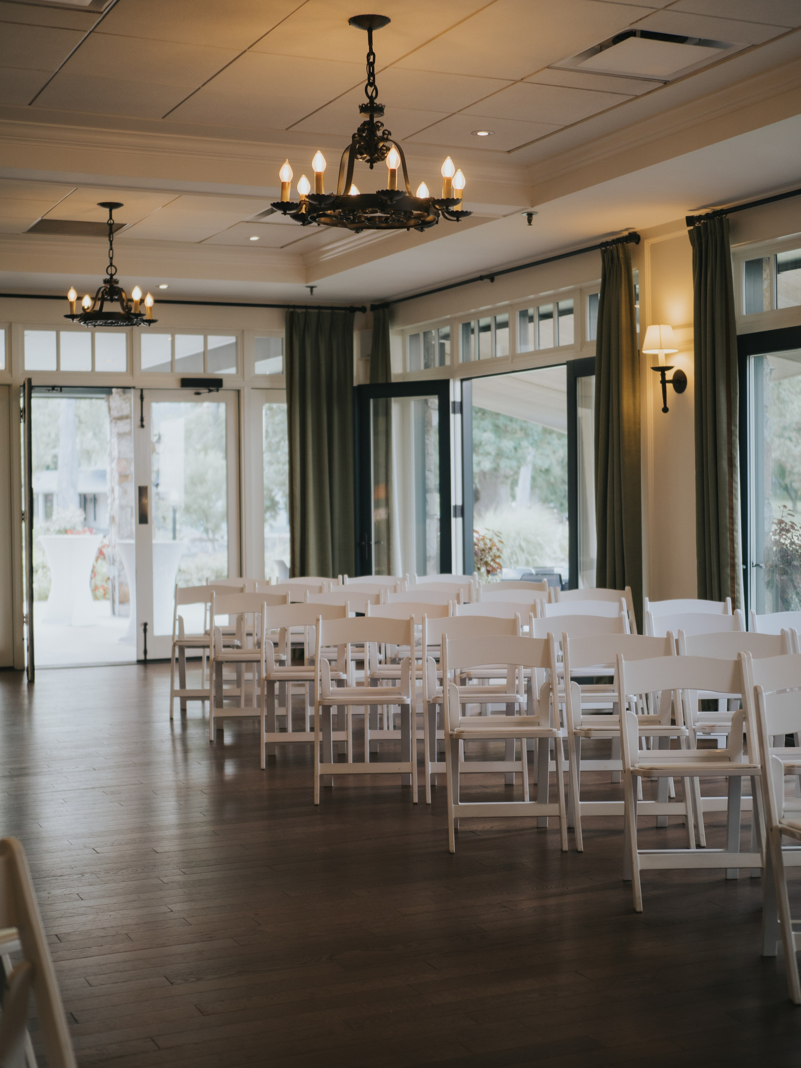 Wedding of Cassandra and Loïc in Beaconsfield, Montreal. Montreal Wedding Photographer — Muriel Oe Photo