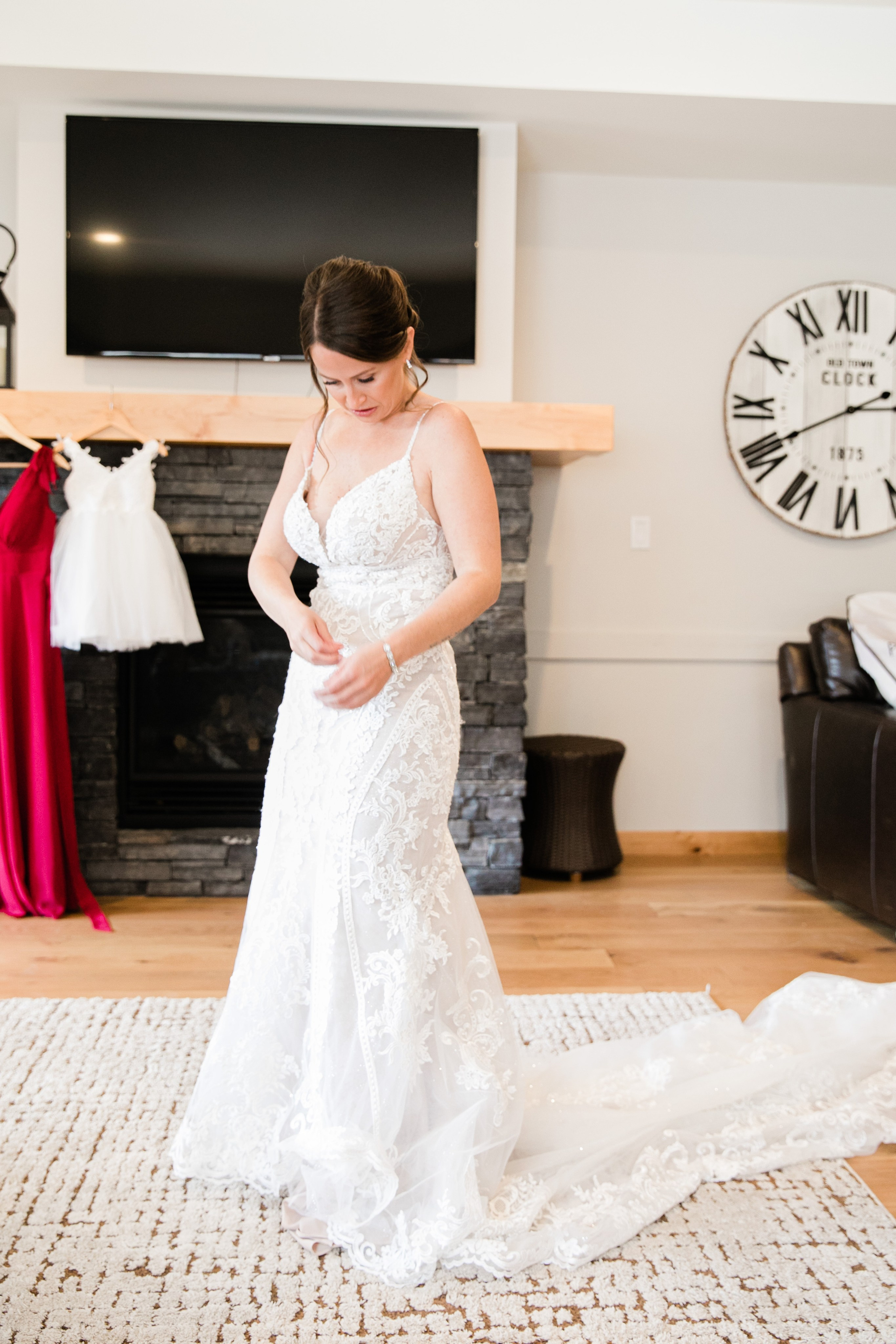 Kayla Hagen — Getting Ready Photos. Fotografía accesible en Calgary