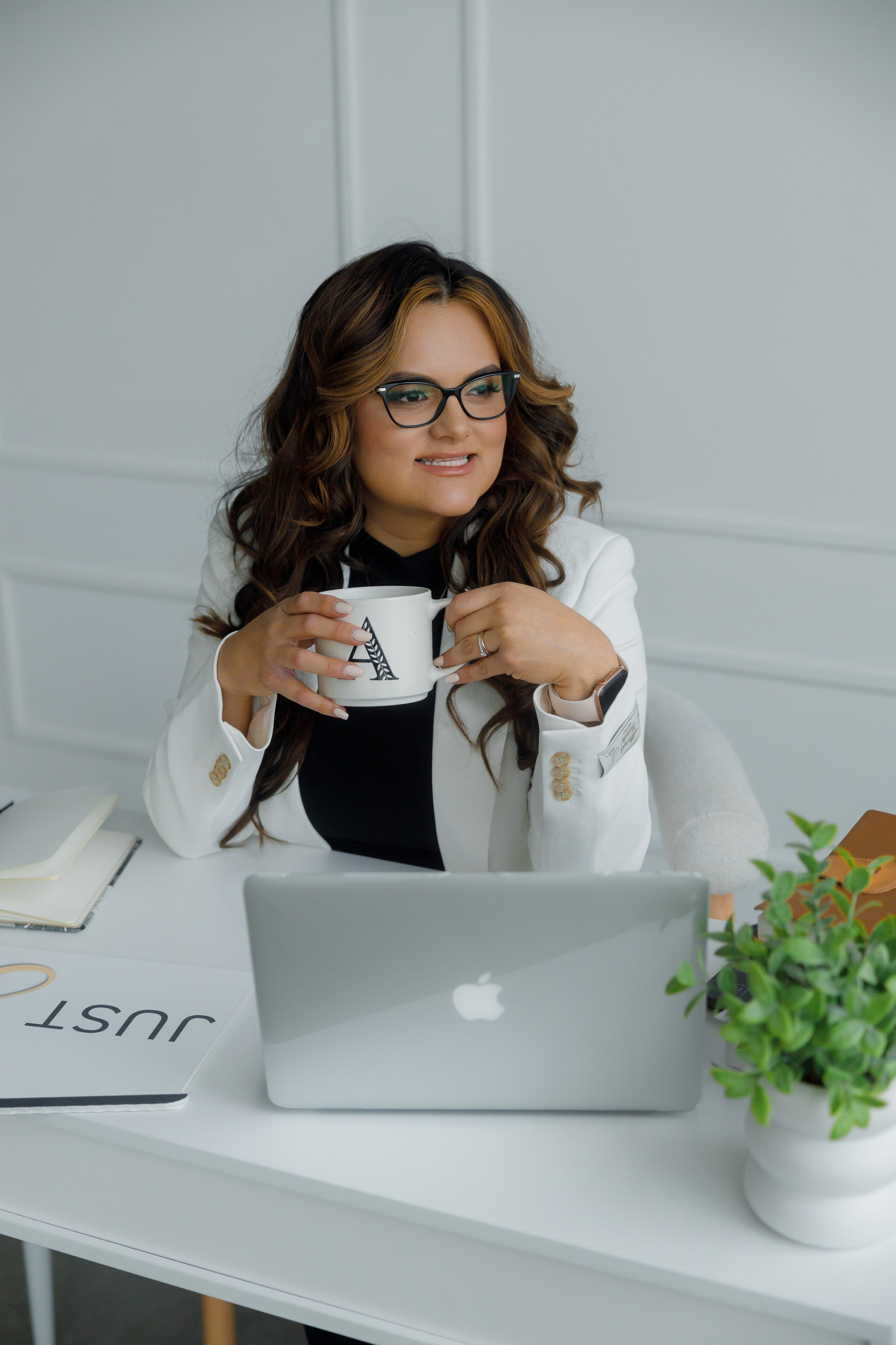 Real Estate Agent. Photographer Elvira Hryshchenko