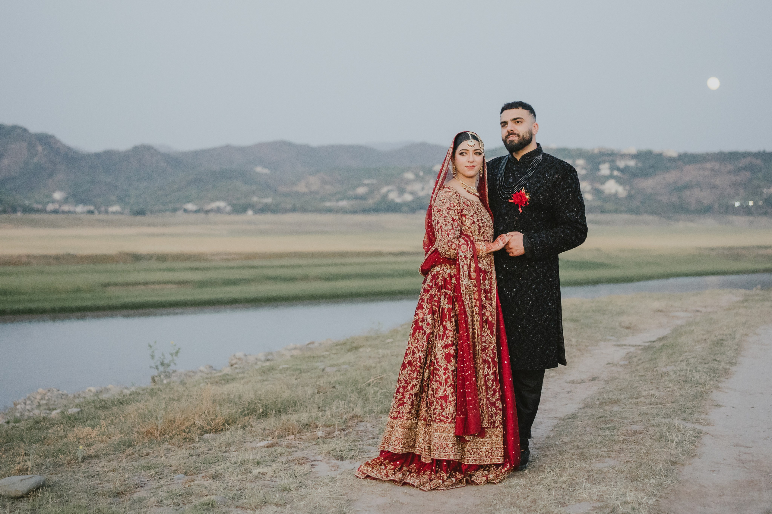 Couple shoot in the fields during sunset 