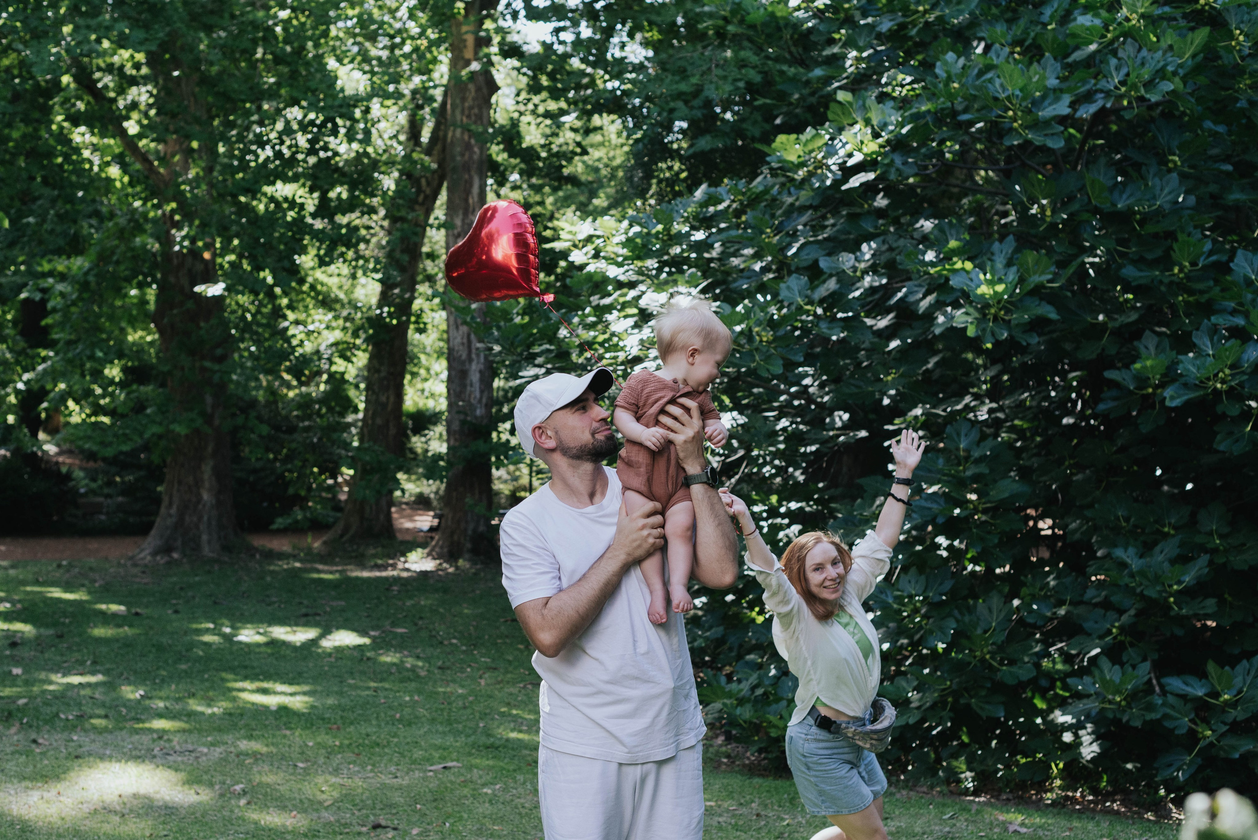 The day they turned one. Photographer @elmirkami in the city of Buenos Aires