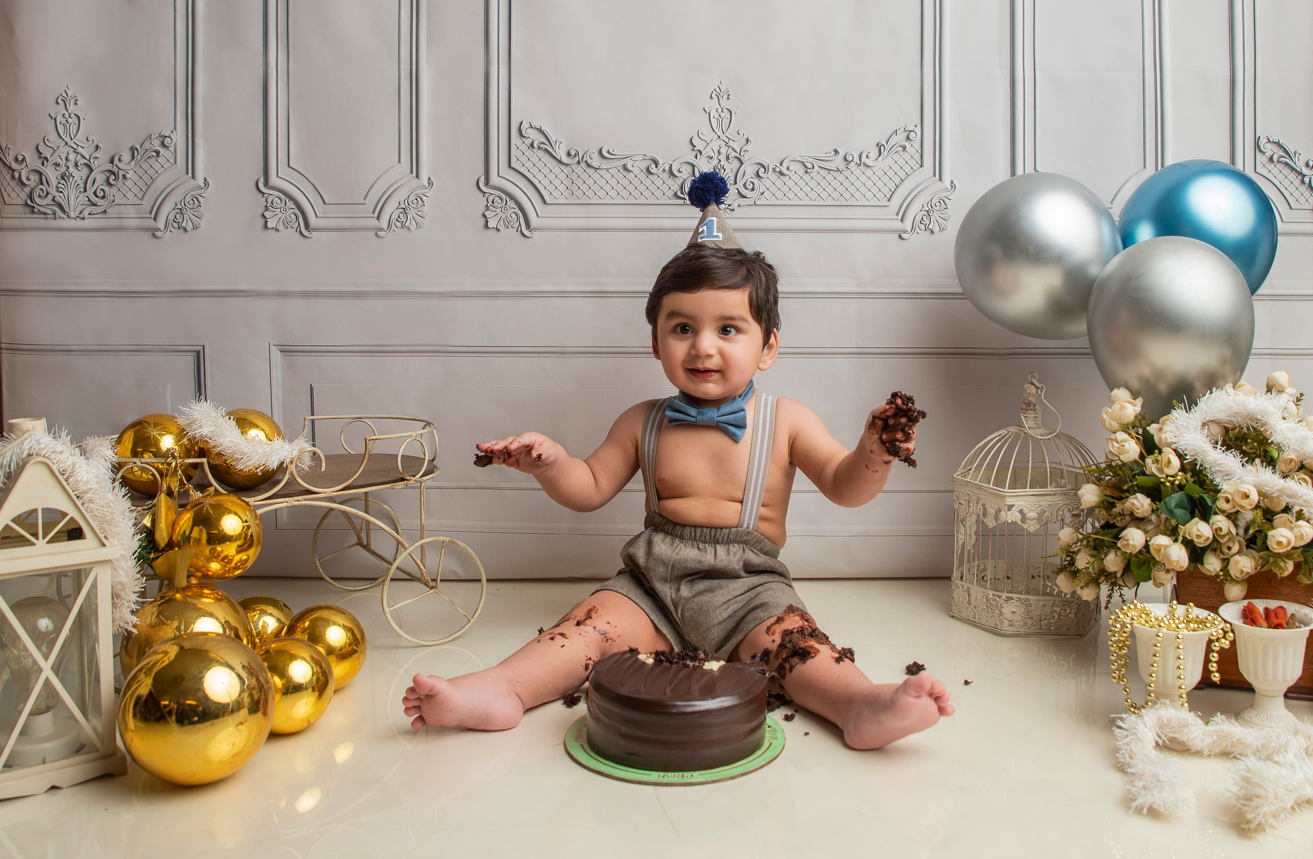 Cake Smash. Lifestyle and Family Photographer Faryal Saeed