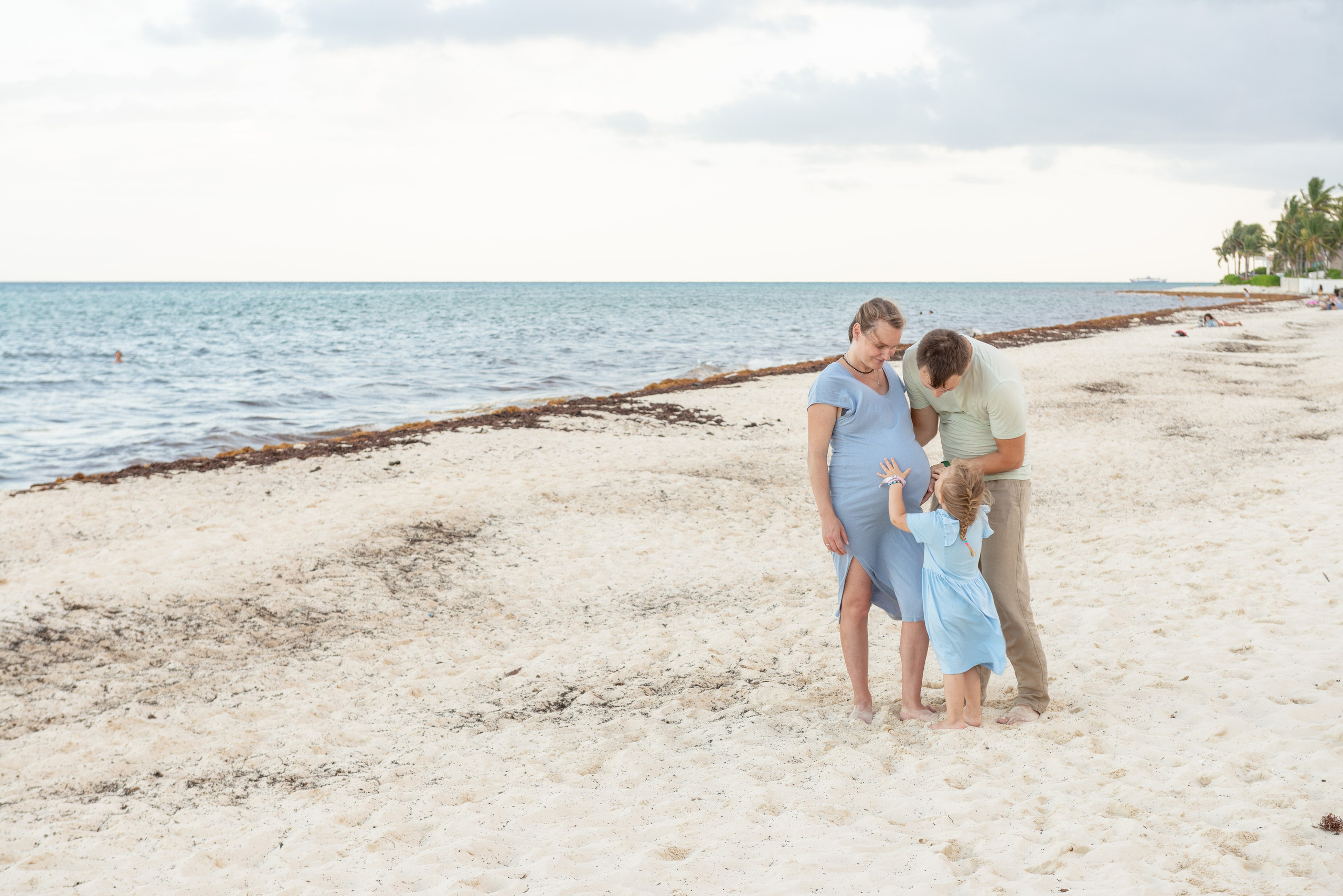 Family Maternity Photoshoot: Waiting for a New Miracle. PHOTOGRAPHER QUINTANA ROO