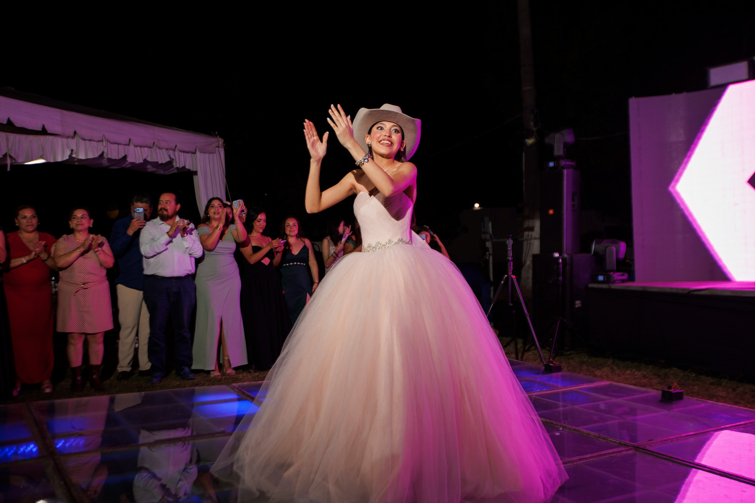 Renata XV — El comienzo de una nueva historia. Lg Fotografia