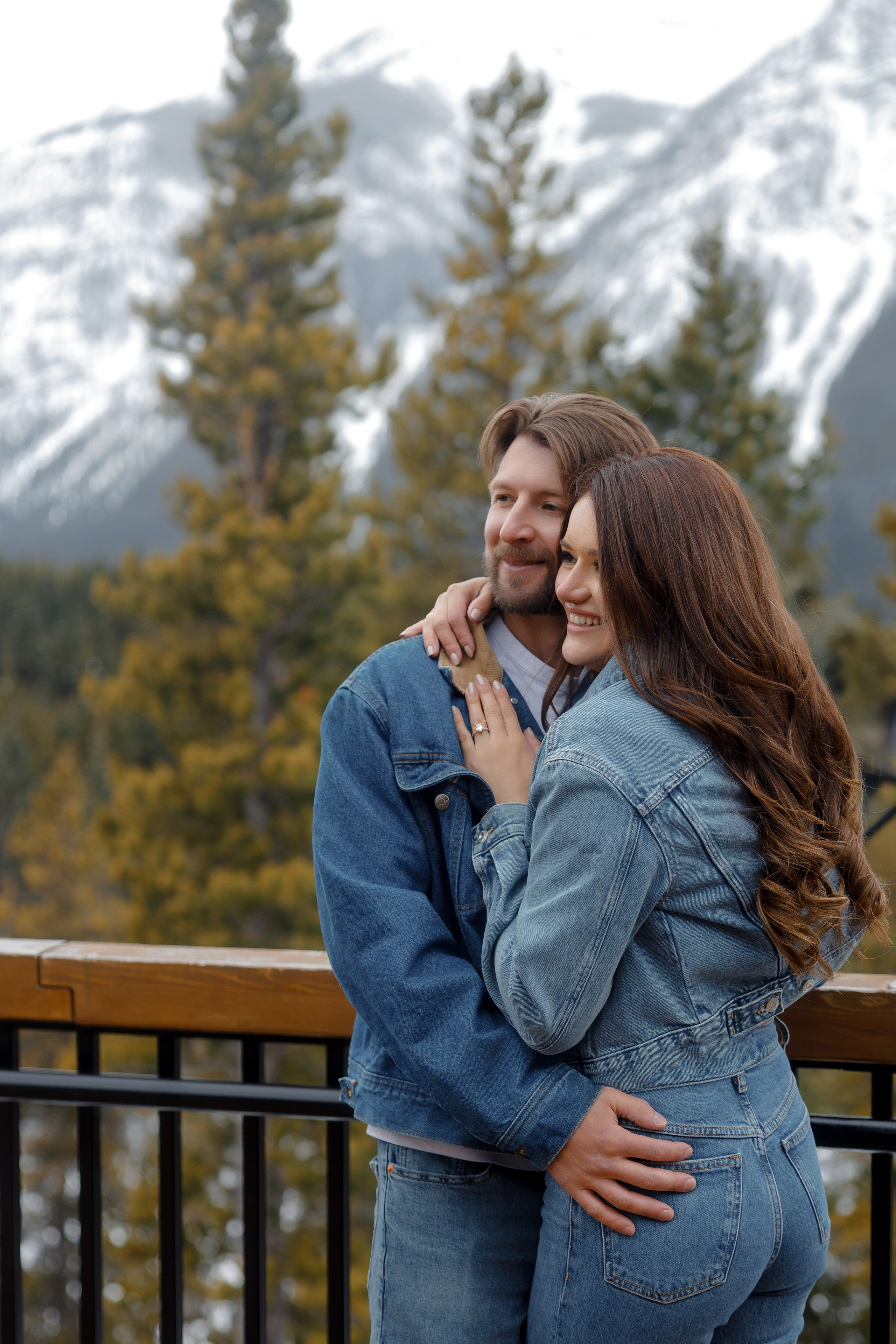 Ski engagement session. Photographer Elvira Hryshchenko