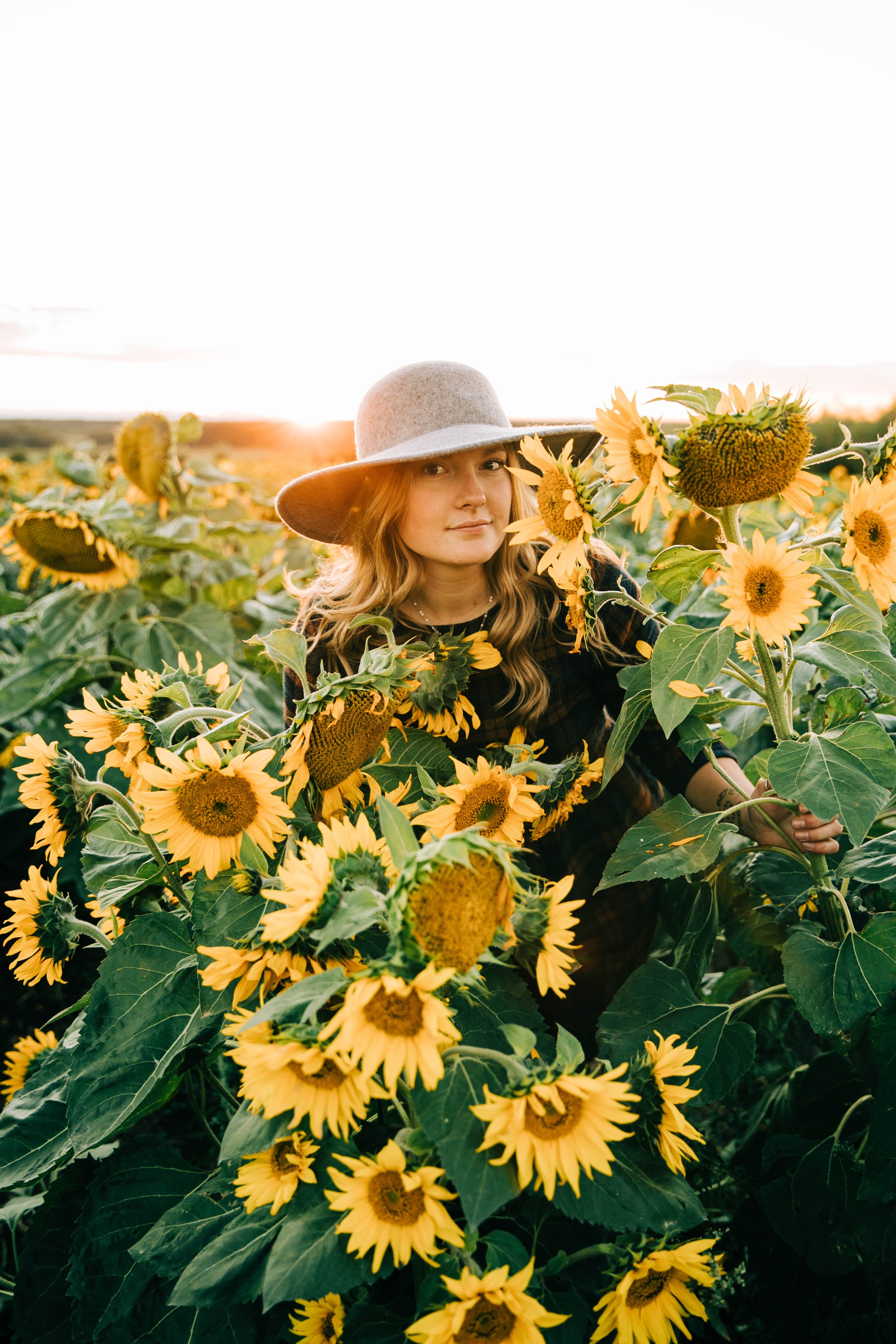 Leanne & Emily — Bowden Sunflowers. Fotografía accesible en Calgary