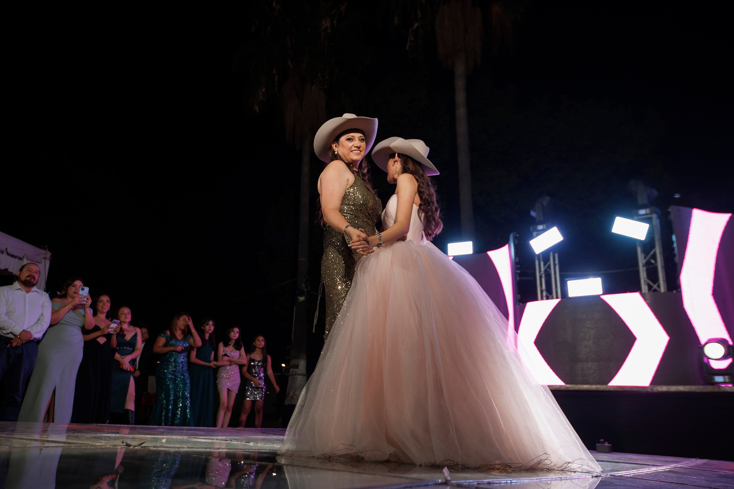Renata XV — El comienzo de una nueva historia. Lg Fotografia