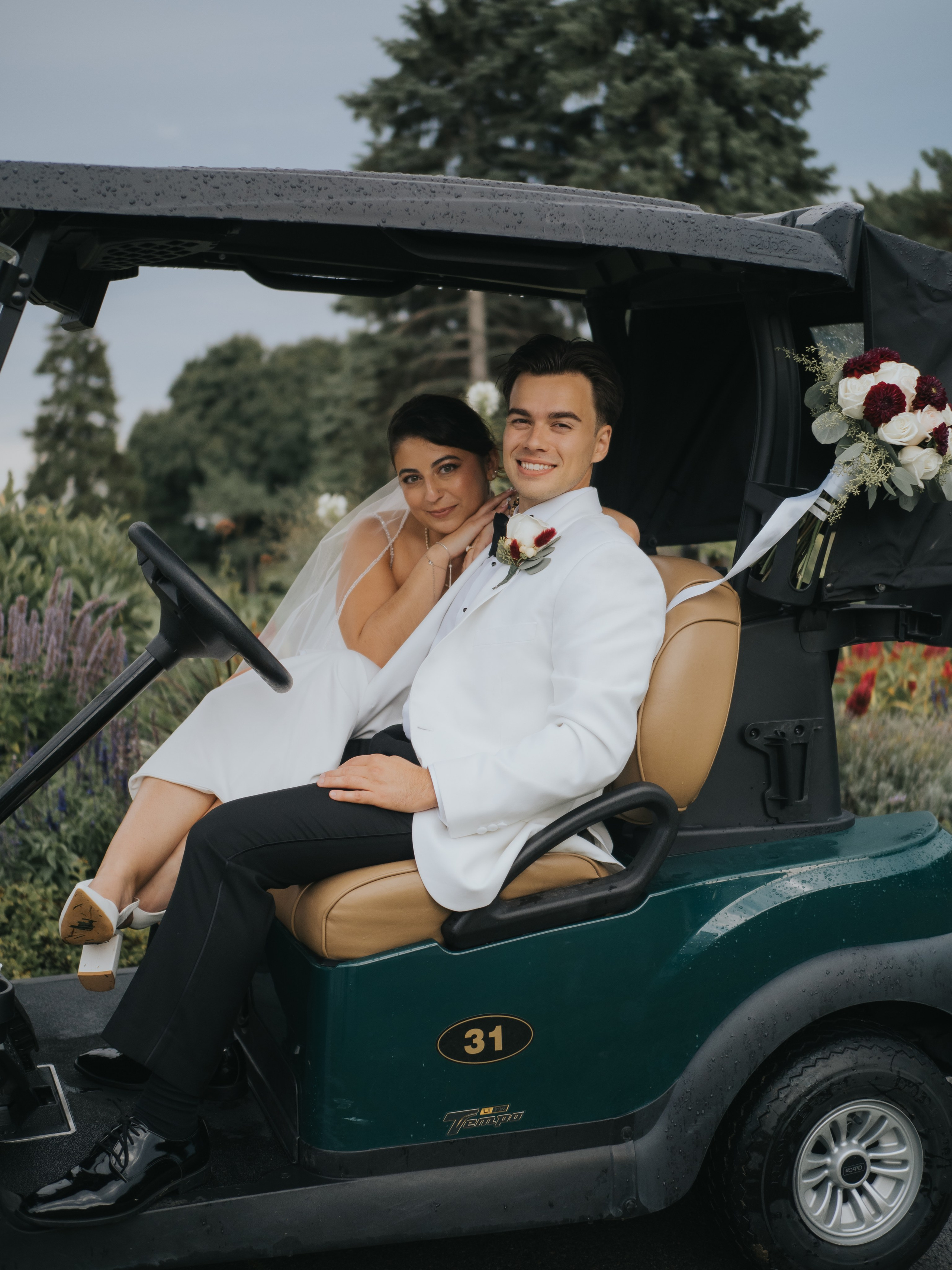 Wedding of Cassandra and Loïc in Beaconsfield, Montreal. Montreal Wedding Photographer — Muriel Oe Photo