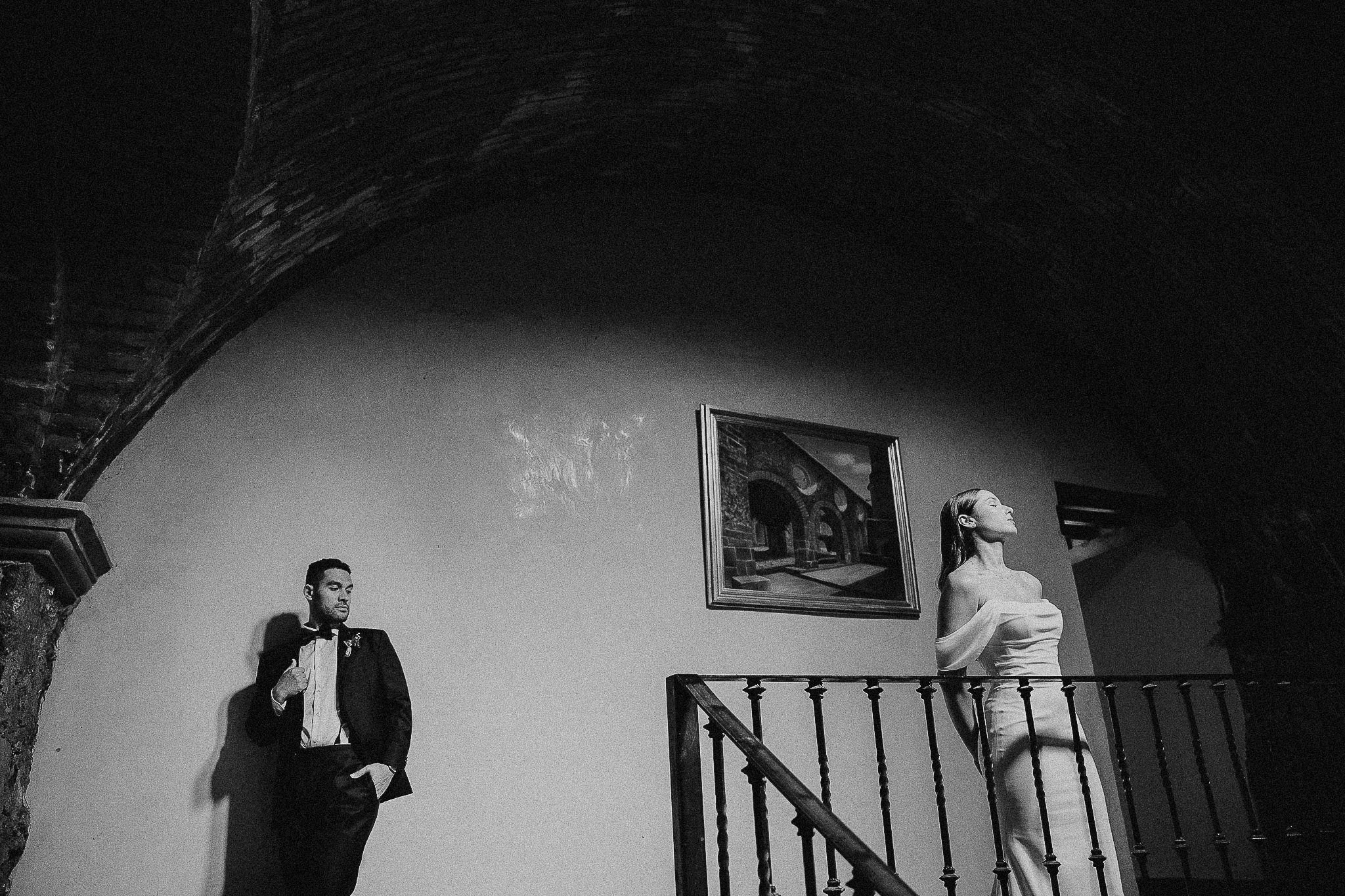 Couple portrait in the gardens of Hacienda San Antonio El Puente