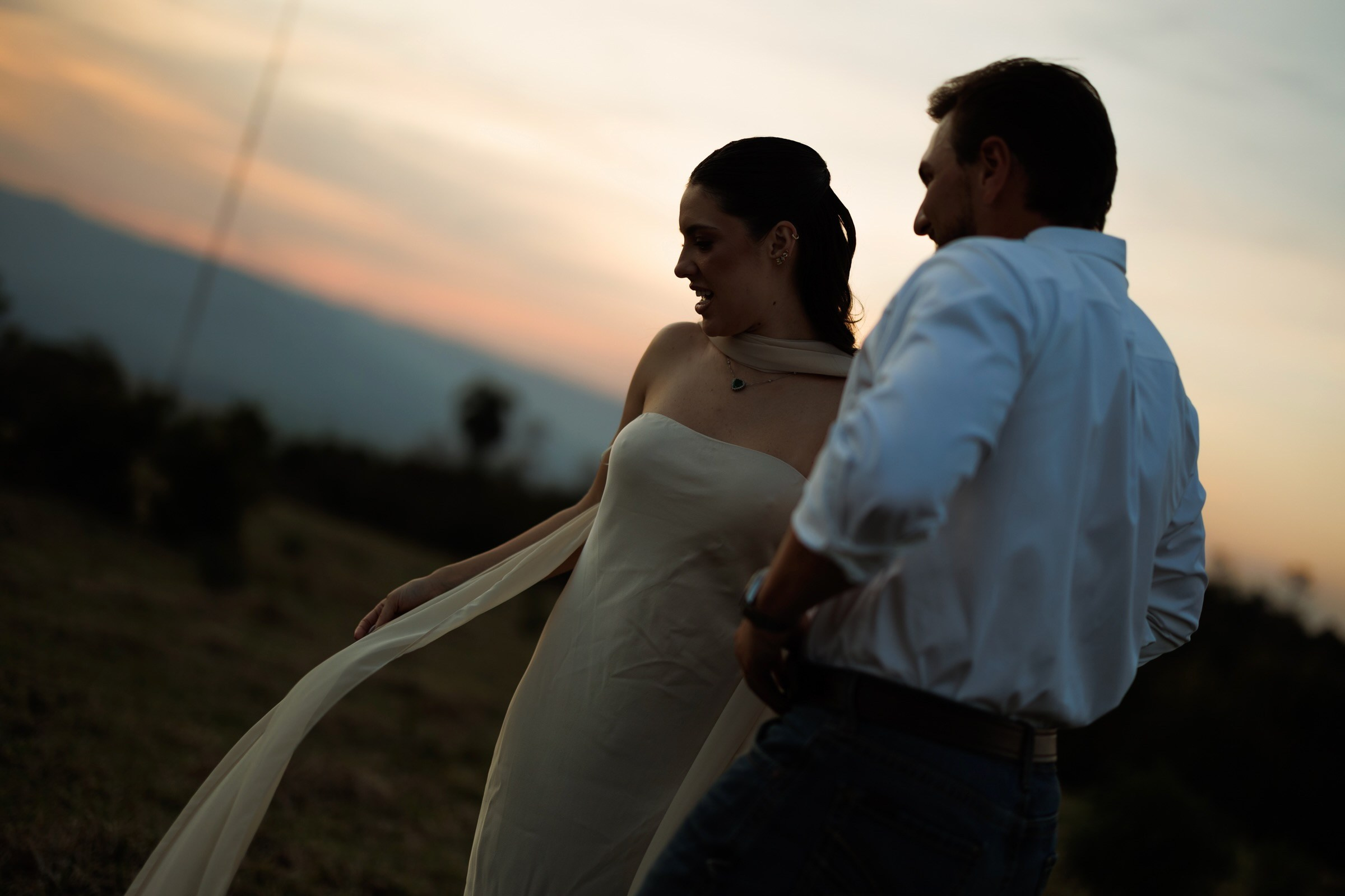 Ensaio de Casal. Fotógrafo de casamentos no Brasil | Base no Paraná, disponível em todo o Brasil e no exterior
