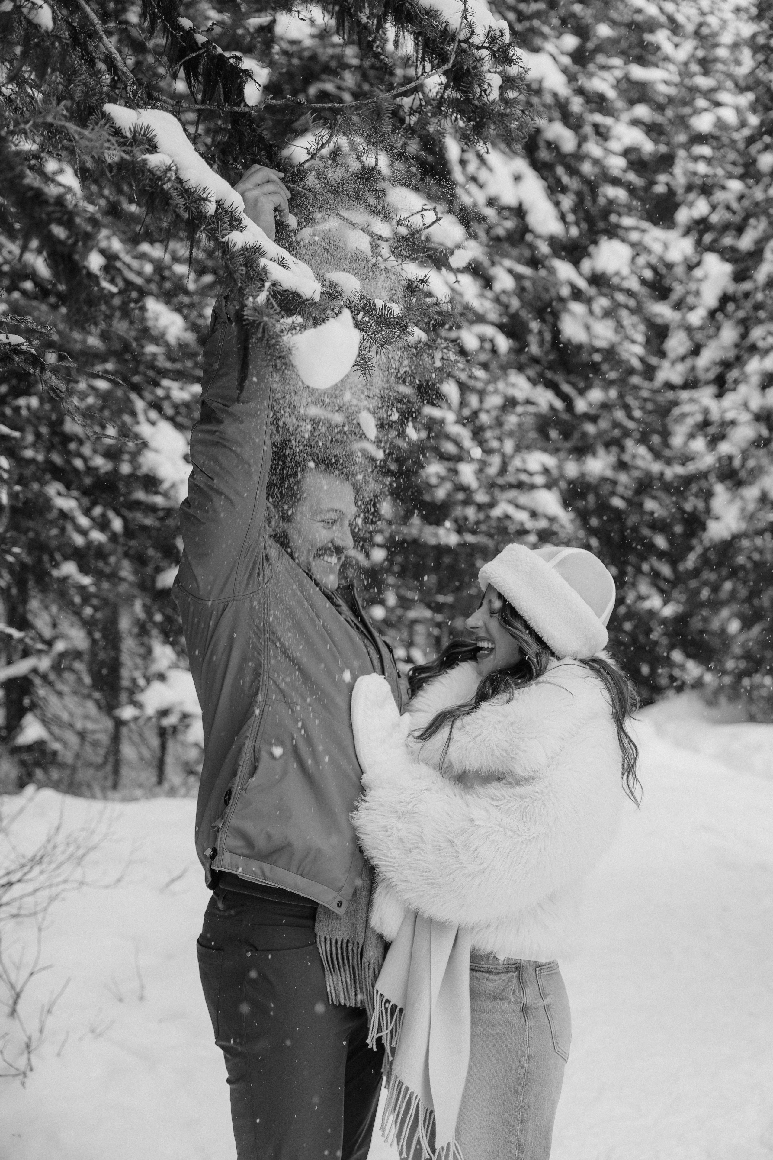Lake Louise engagement session. Photographer Elvira Hryshchenko
