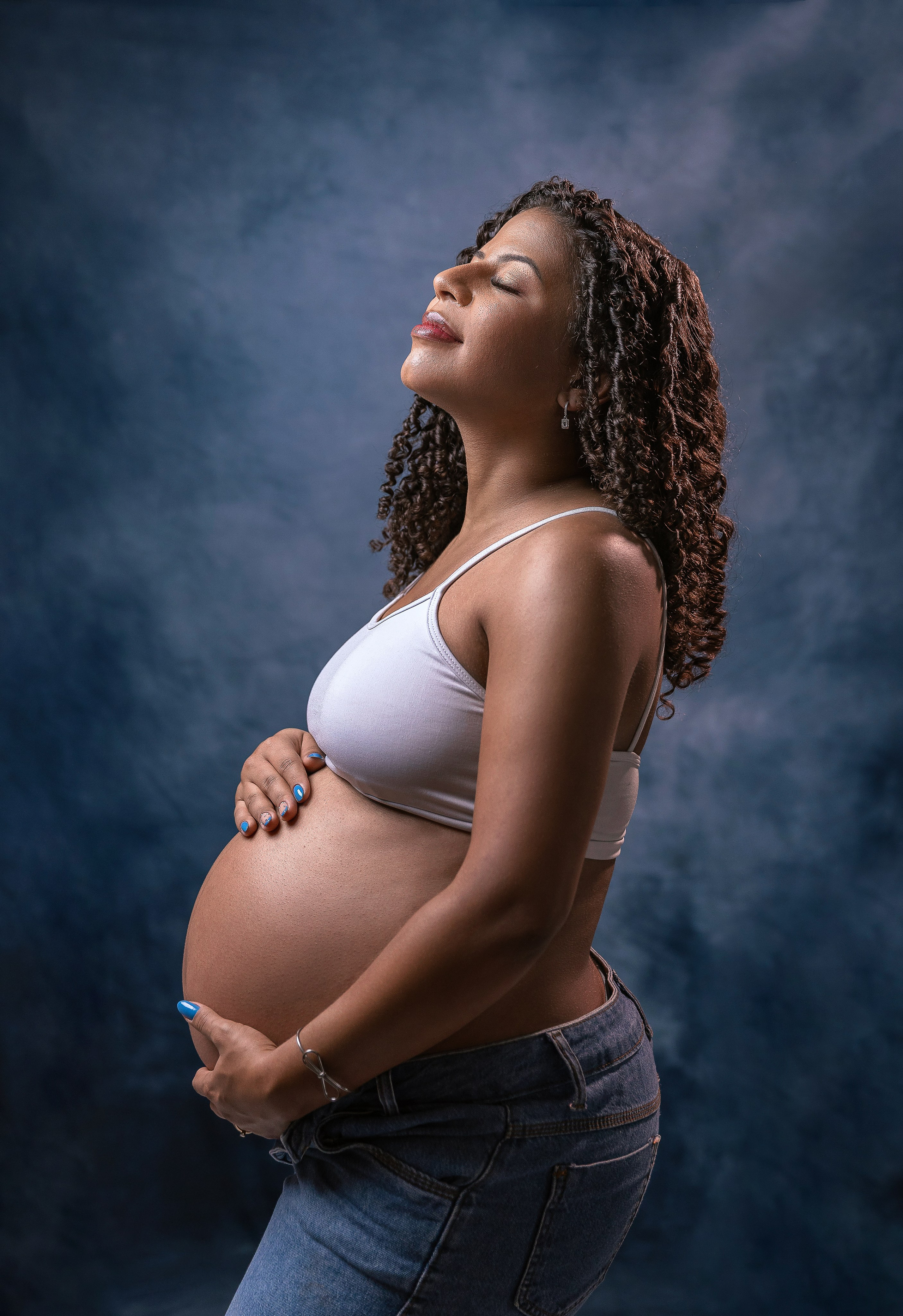 Ensaio gestante em São Paulo para registrar a beleza e a emoção da maternidade. Fotografias femininas, delicadas e atemporais para transformar a espera pelo bebê em uma memória especial.