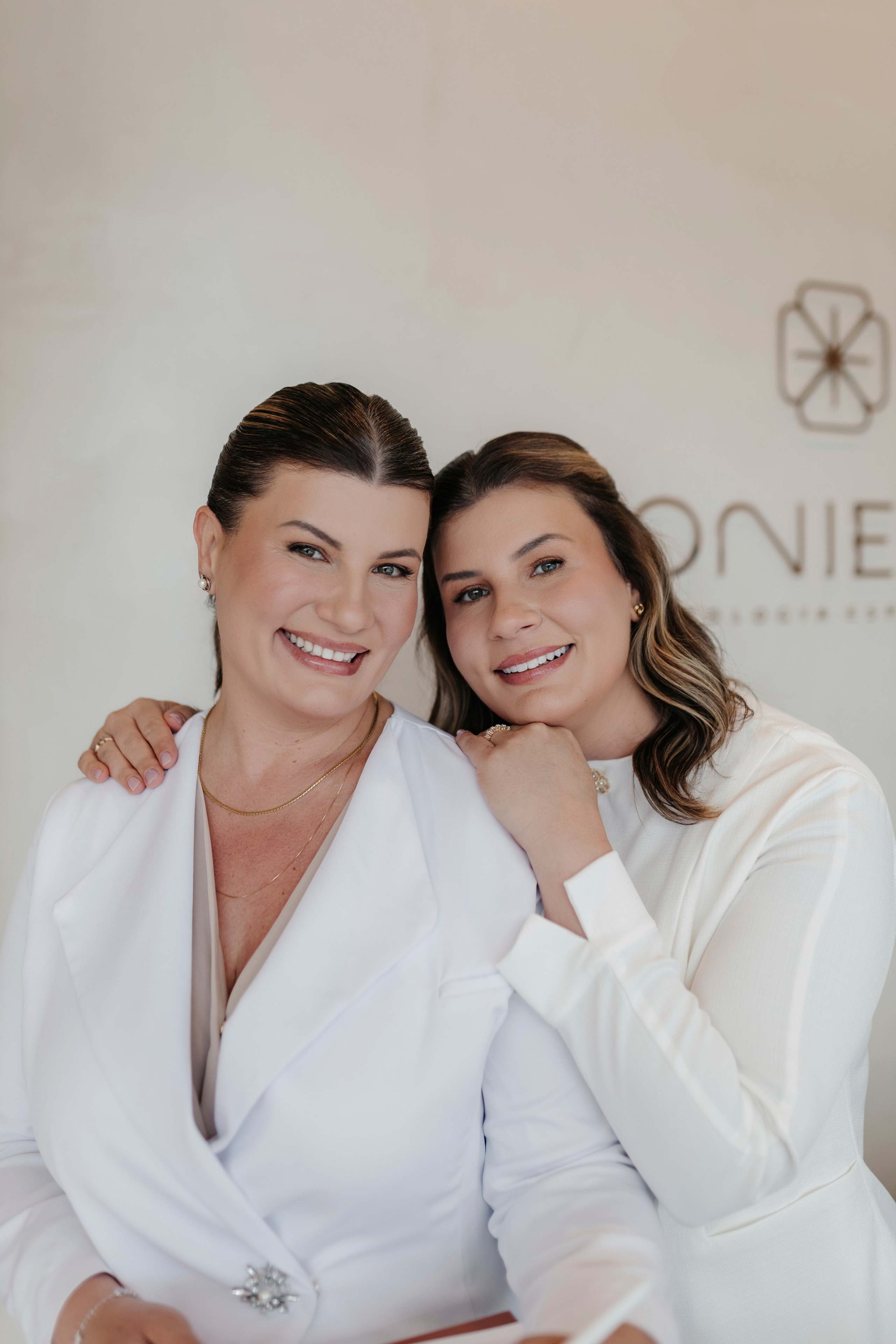 ADELE & ALINE | DENTISTAS. Coraafotografia.com