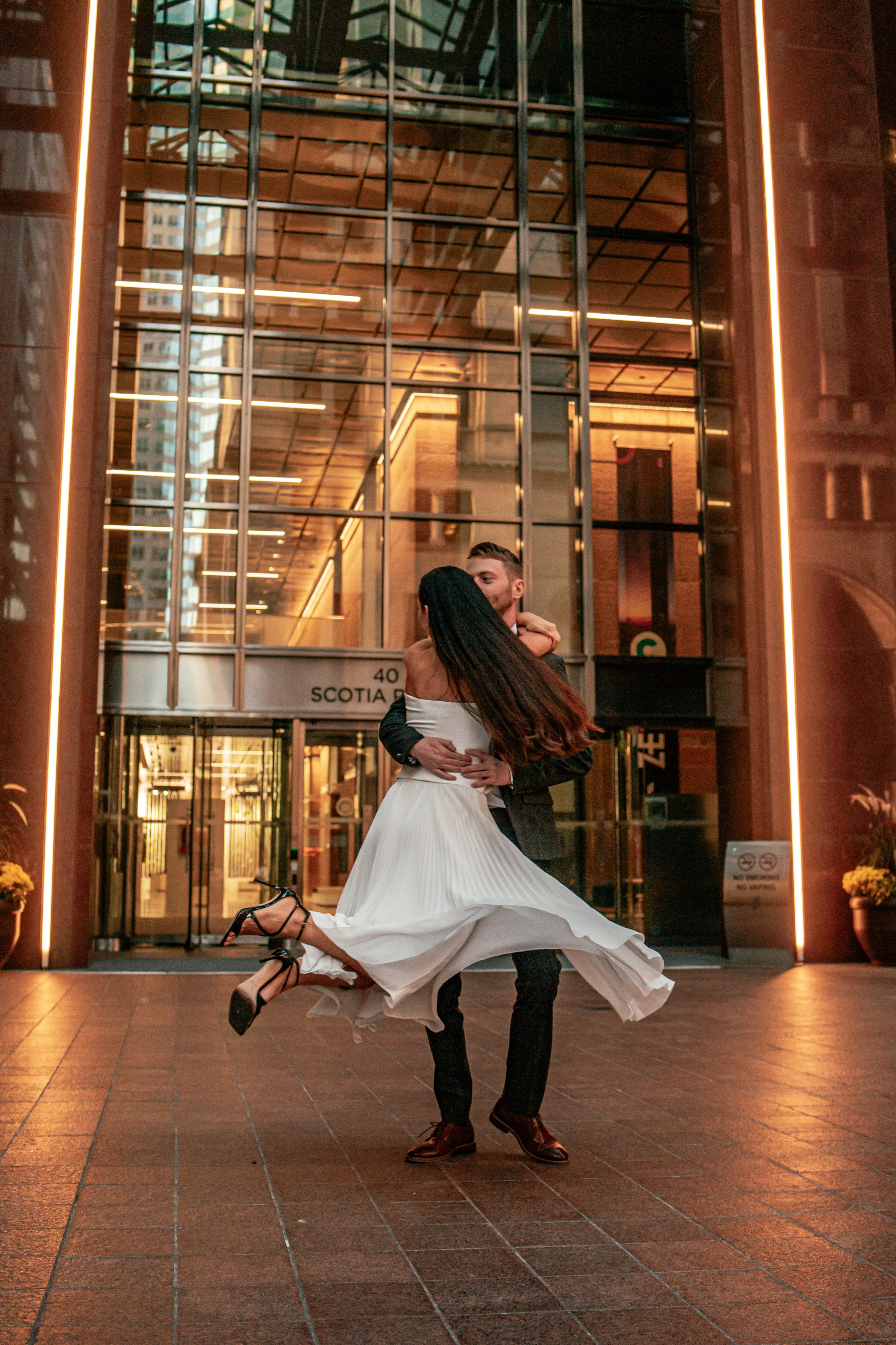 Wedding photography in Ontario featuring the bride, groom, and families, creating cherished memories.