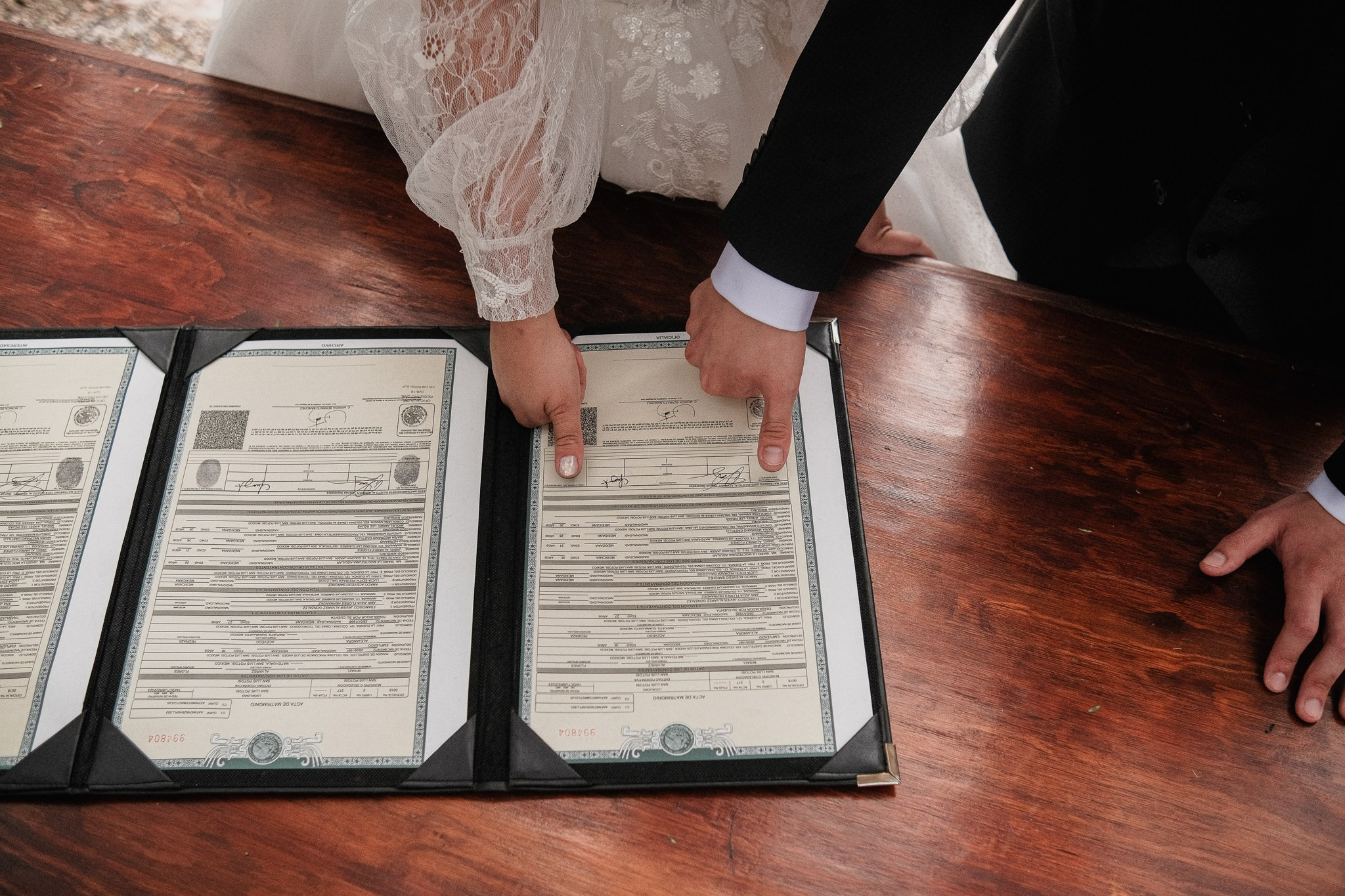 Ale y Misael. Fotógrafo de bodas