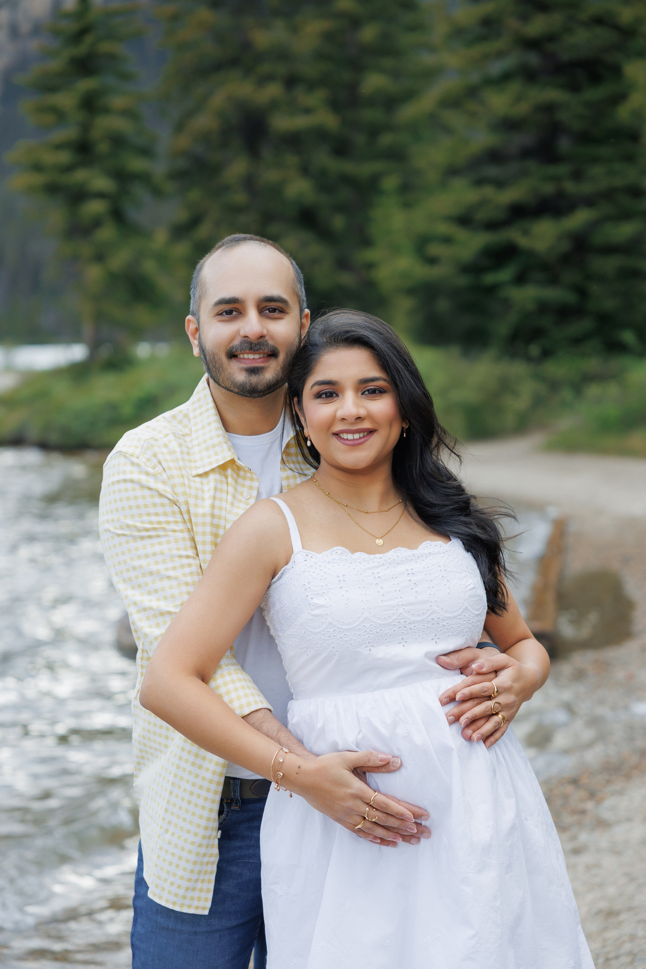 Mountain maternity shoot. Photographer Elvira Hryshchenko