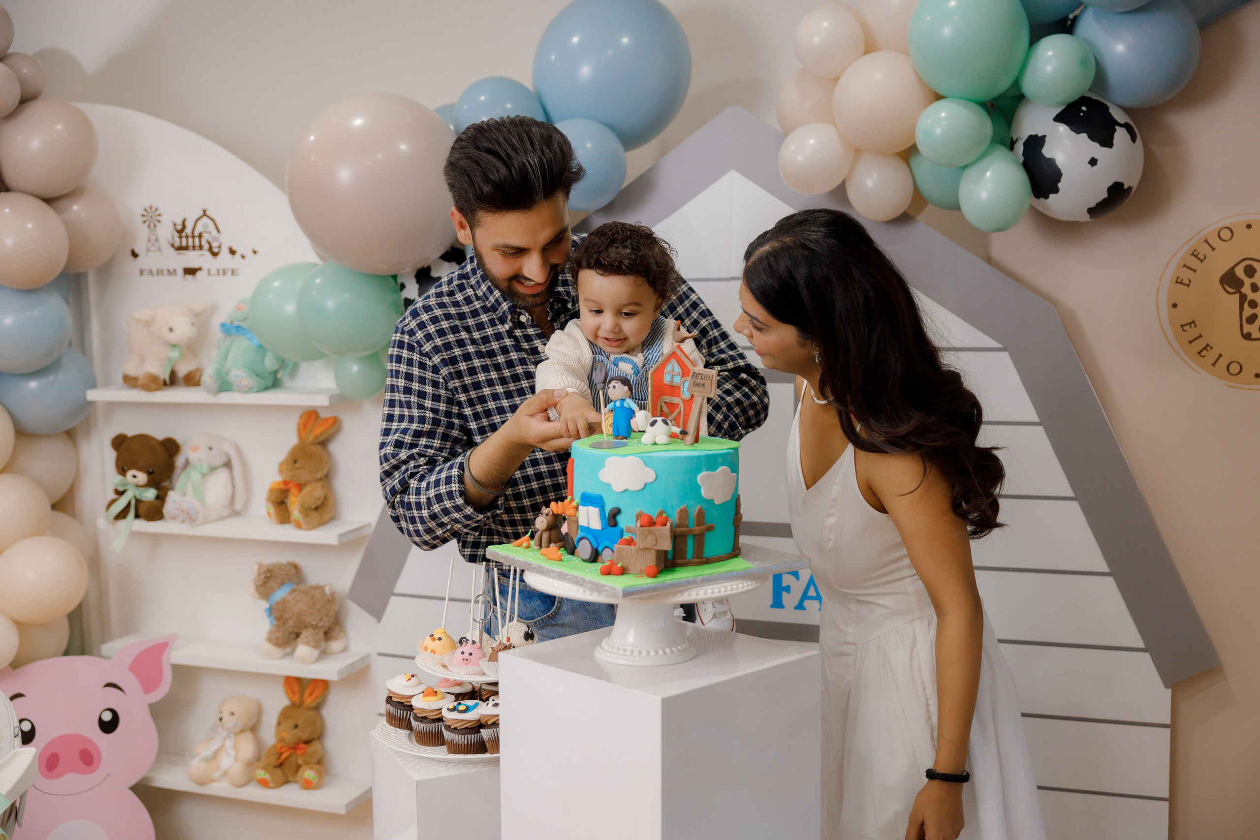 Fateh’s 1st birthday. Photographer Elvira Hryshchenko