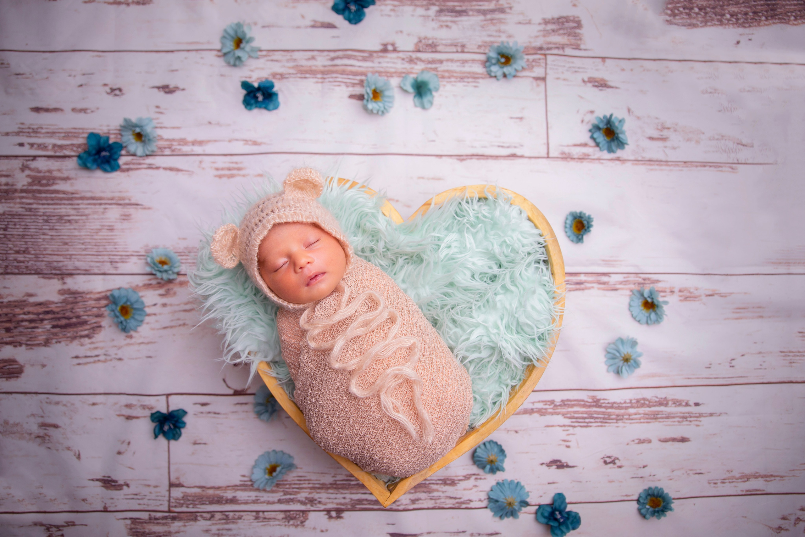 Newborns. Lifestyle and Family Photographer Faryal Saeed