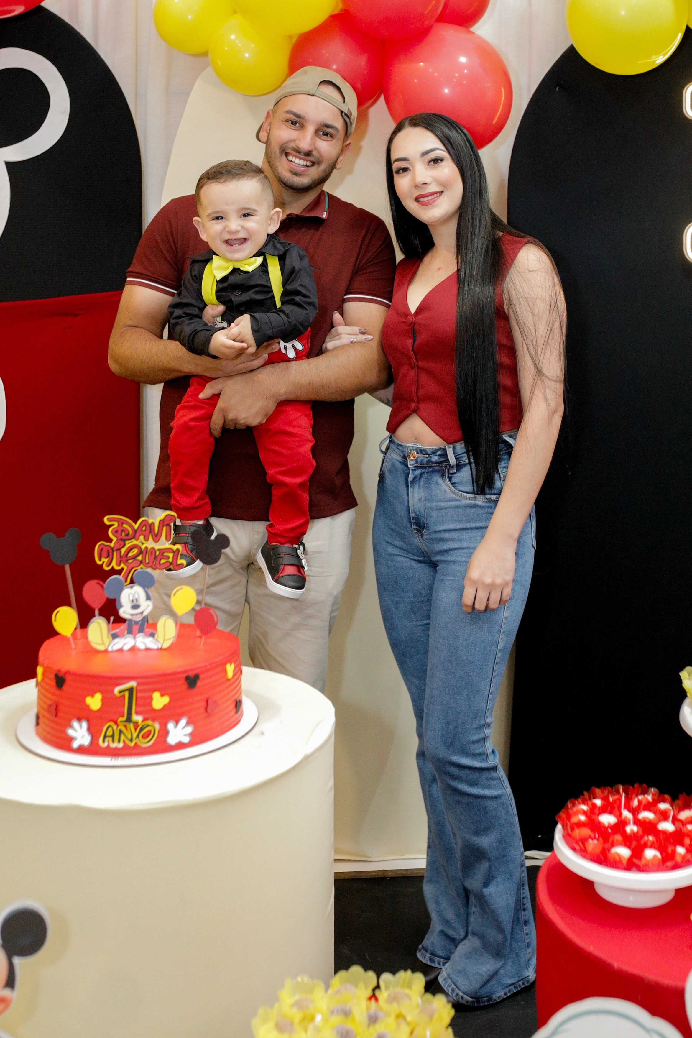 Cobertura fotográfica de festa infantil em Joinville - Momento carinhoso em família por Lenofotografia