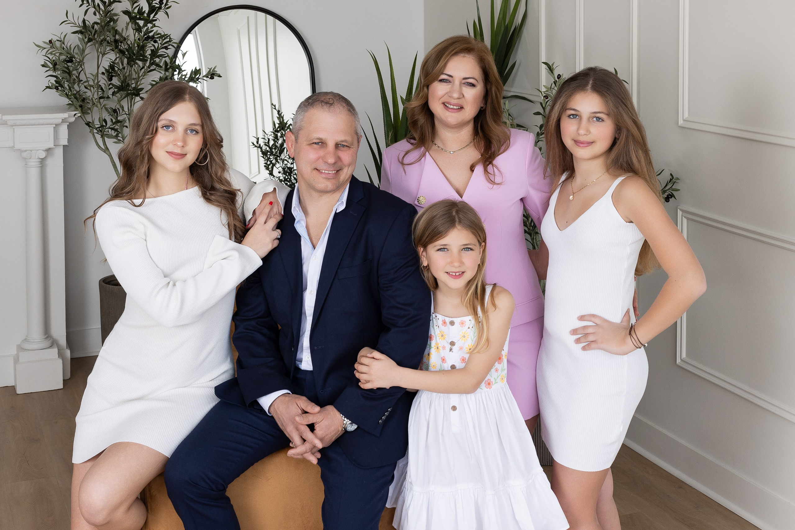 FAMILY. Je suis photographe portraitiste et je réalise des portraits à toutes les étapes de votre vie! Bienvenue dans mon studio à Westmount, Qc