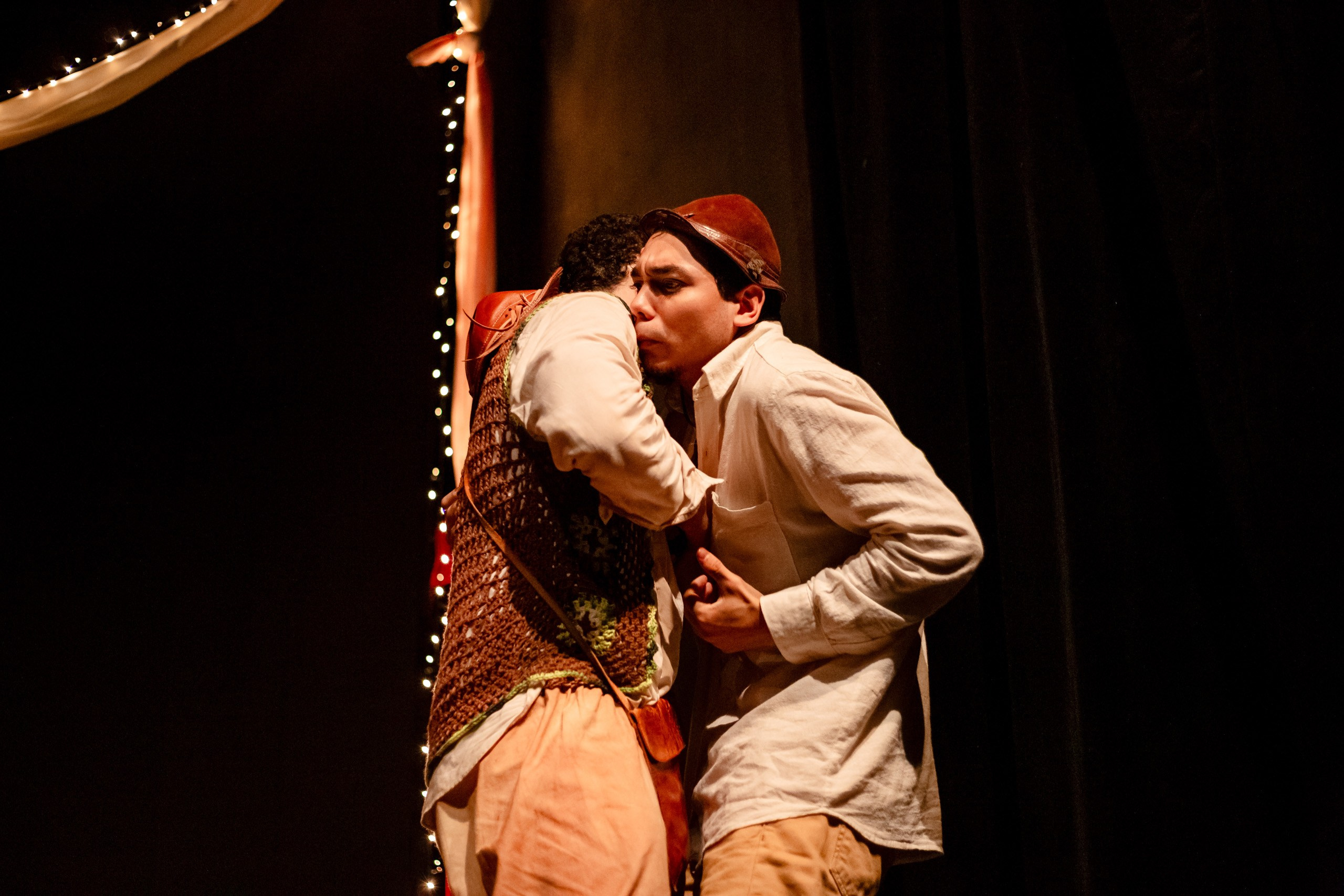 Fotografia de espetáculo teatral Auto da Compadecida do grupo de teatro Anchieta Arte Cênica