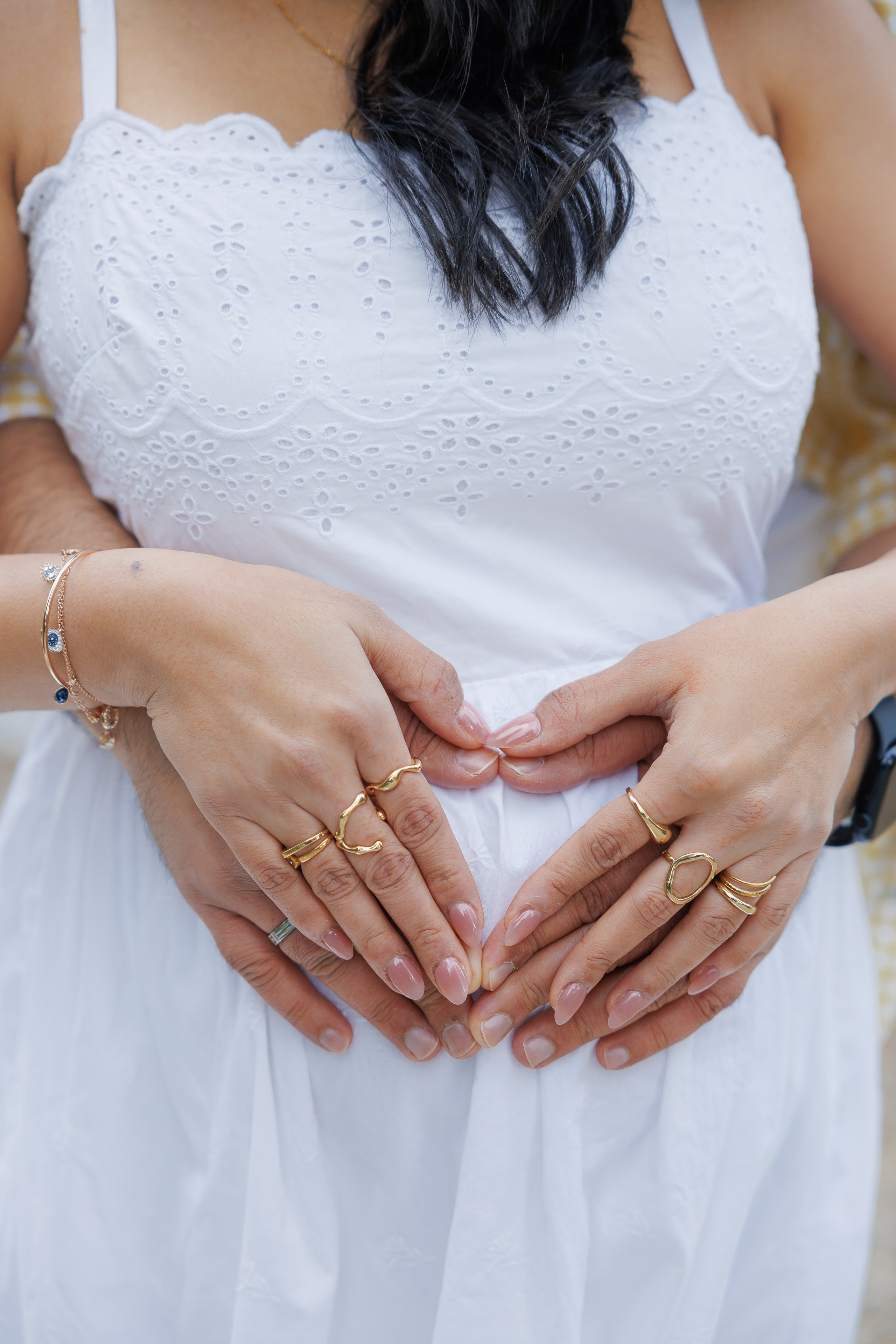 Mountain maternity shoot. Photographer Elvira Hryshchenko