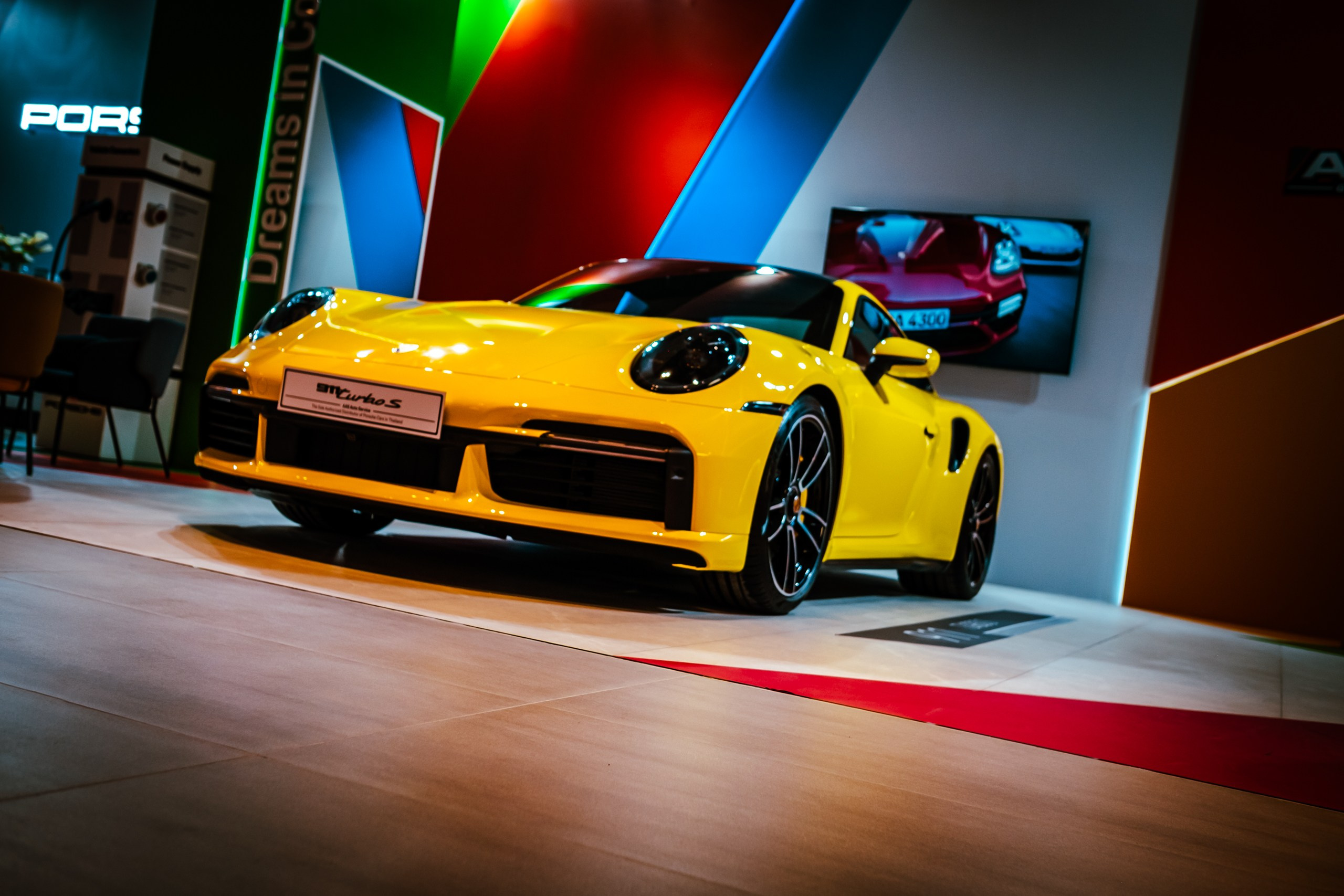 Auto gallery in EMSPHERE, Bangkok. Photographer in Seoul Dobrokvashina Natalya