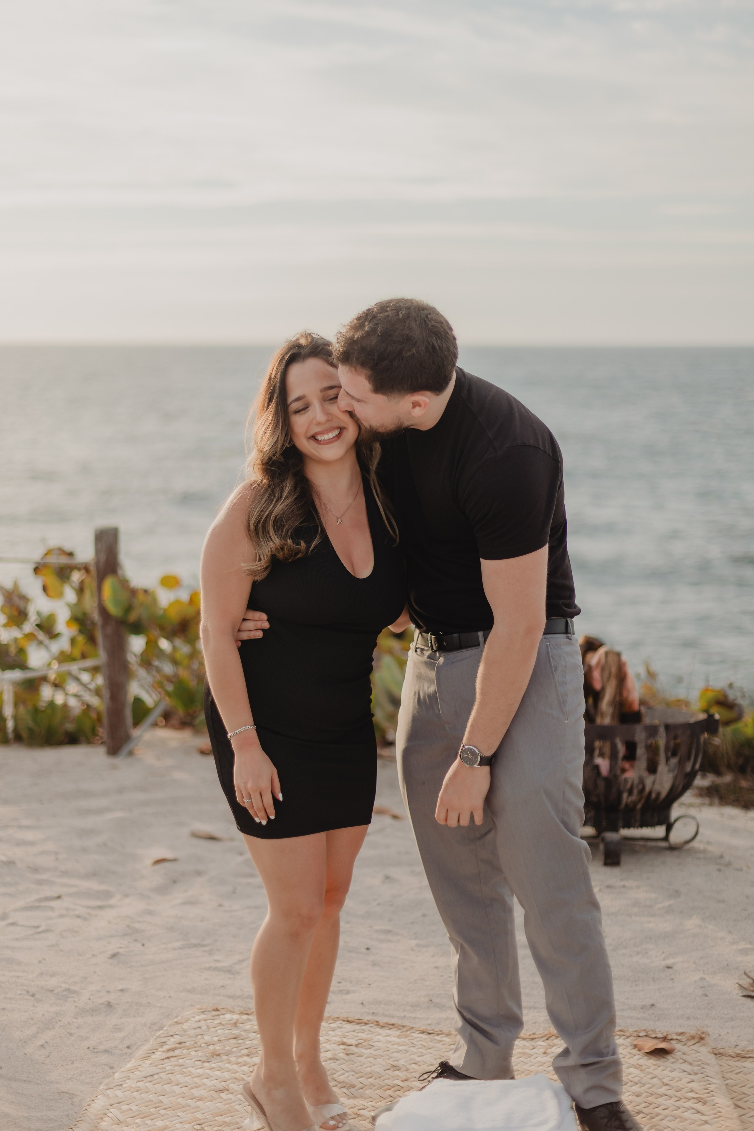 An Engagement at Four Seasons Punta Mita: Love by the Pacific. Fotógrafo de Bodas en Puerto Vallarta y Riviera Nayarit | VL photo & film