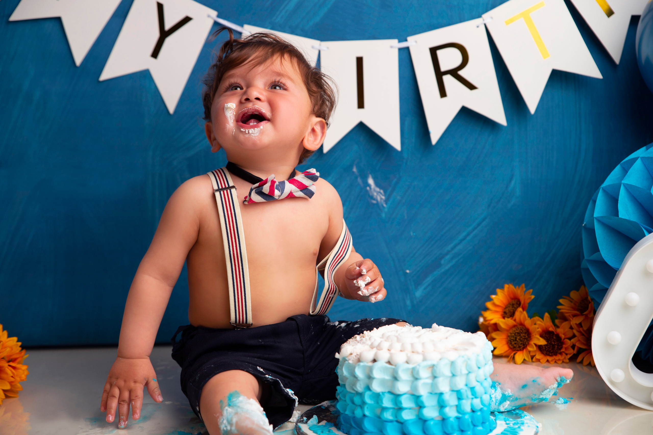 Cake Smash. Lifestyle and Family Photographer Faryal Saeed