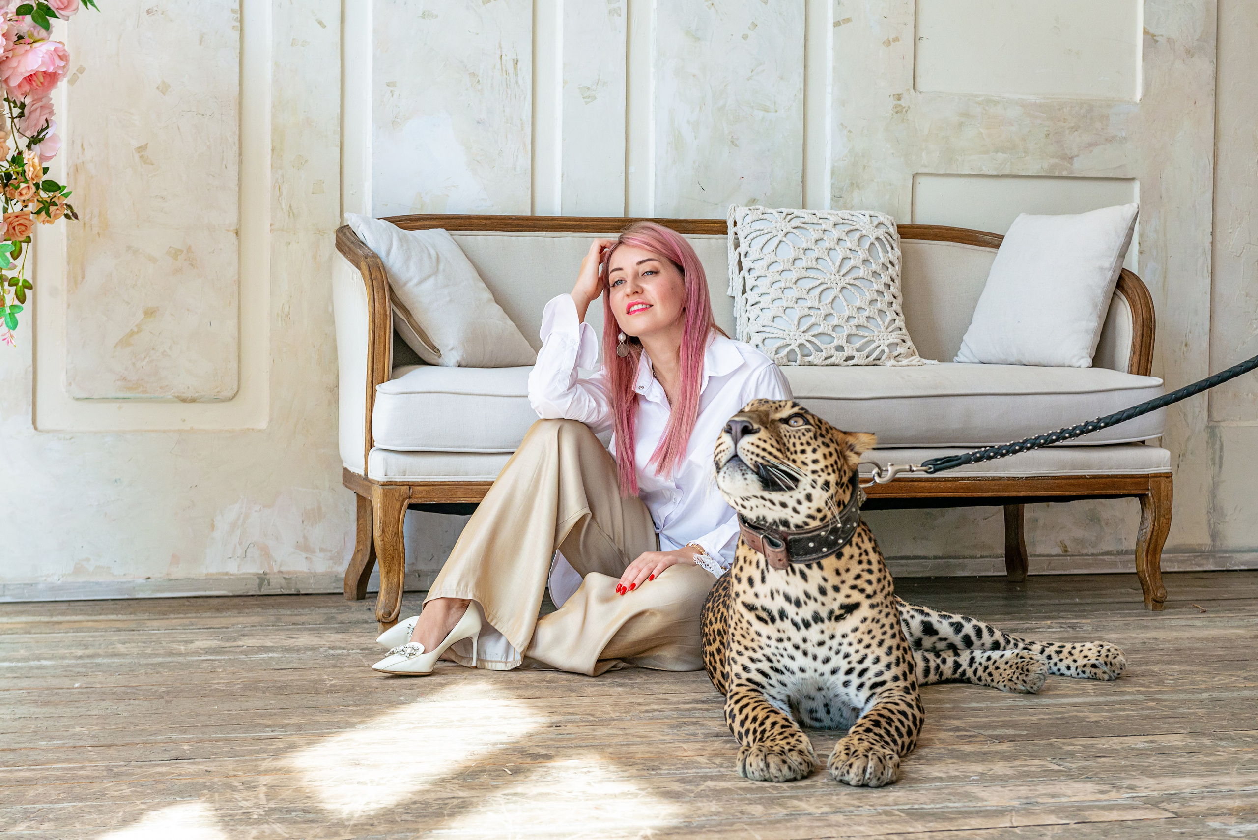 Photosession in the studio with a leopard. PHOTOGRAPHER QUINTANA ROO