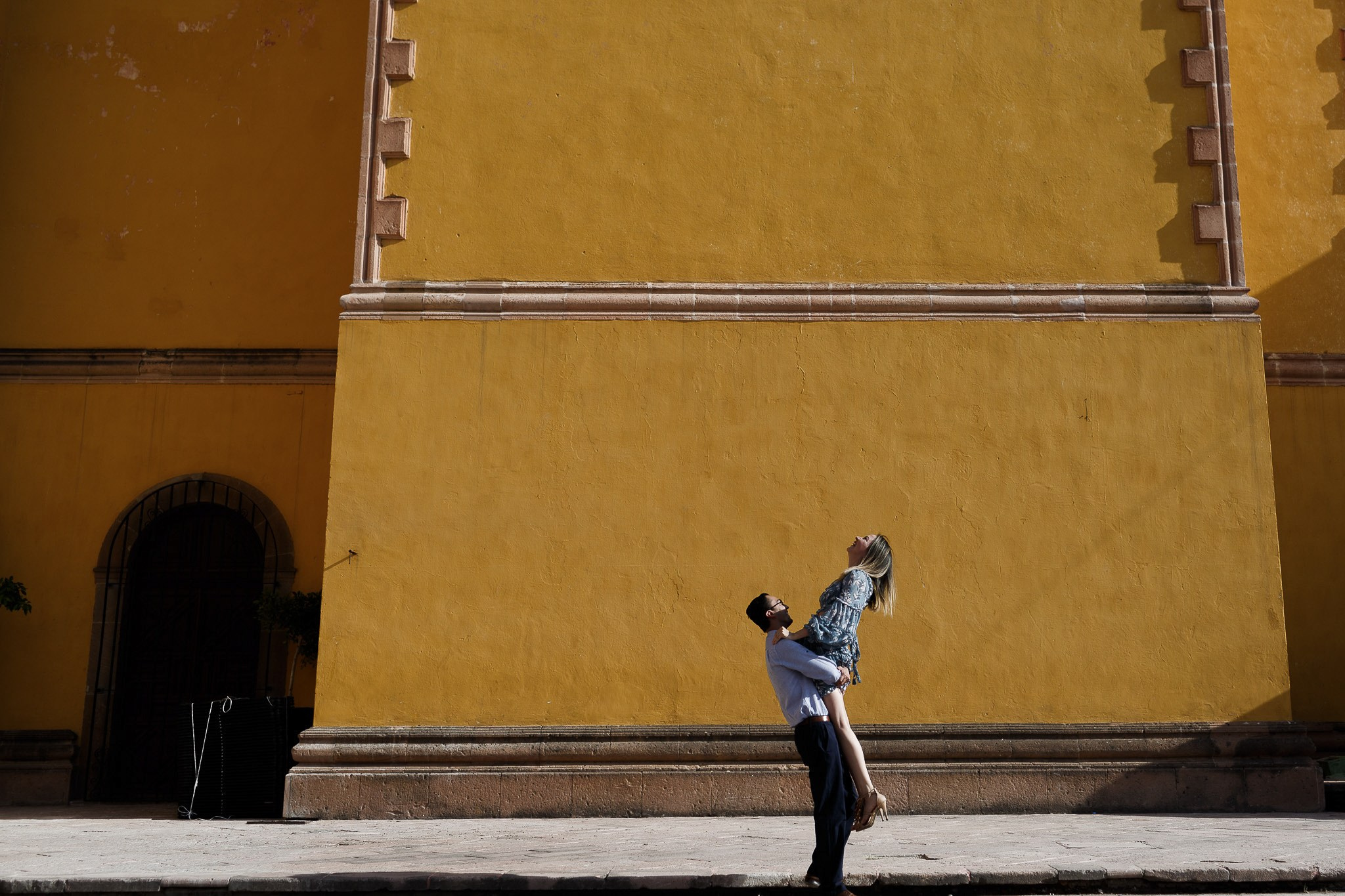 Paola y Juan Carlos: Sesión pre boda en centro historico de San Luis Potosí. Fotógrafo de bodas