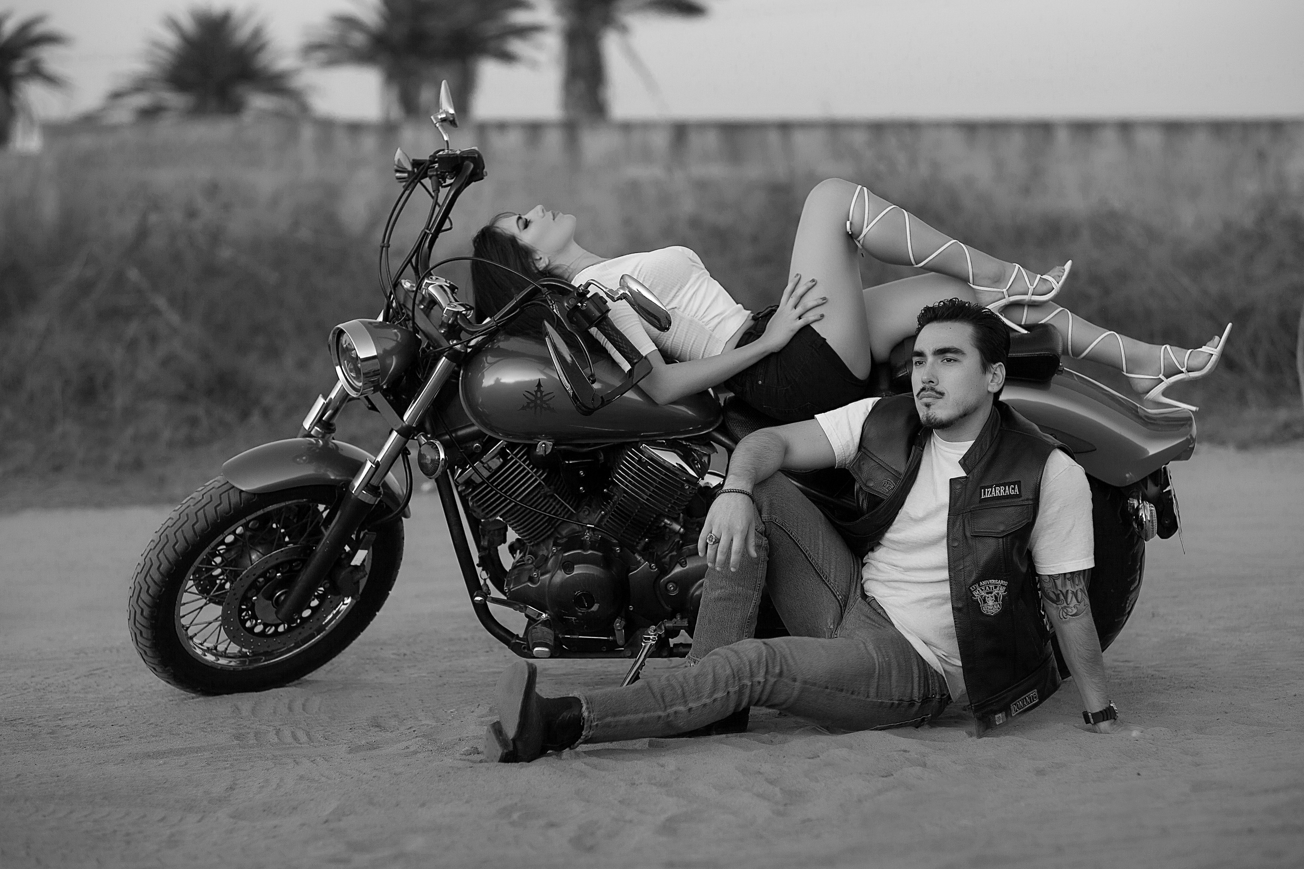 Luis y Estefania. Sesion de fotos con moto. Victoria Castellanos. Photographer in Mazatlán