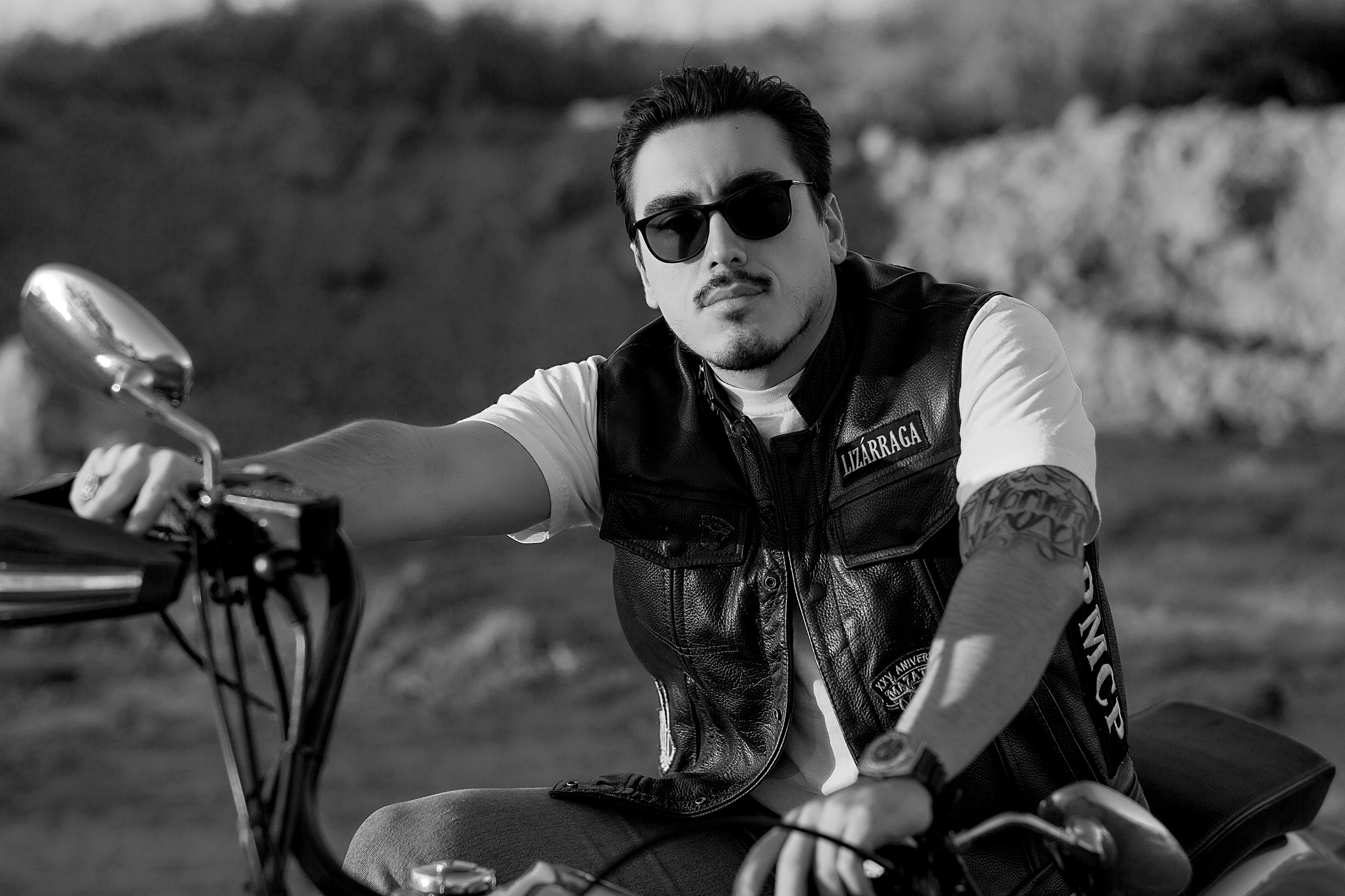 Luis y Estefania. Sesion de fotos con moto. Victoria Castellanos. Photographer in Mazatlán