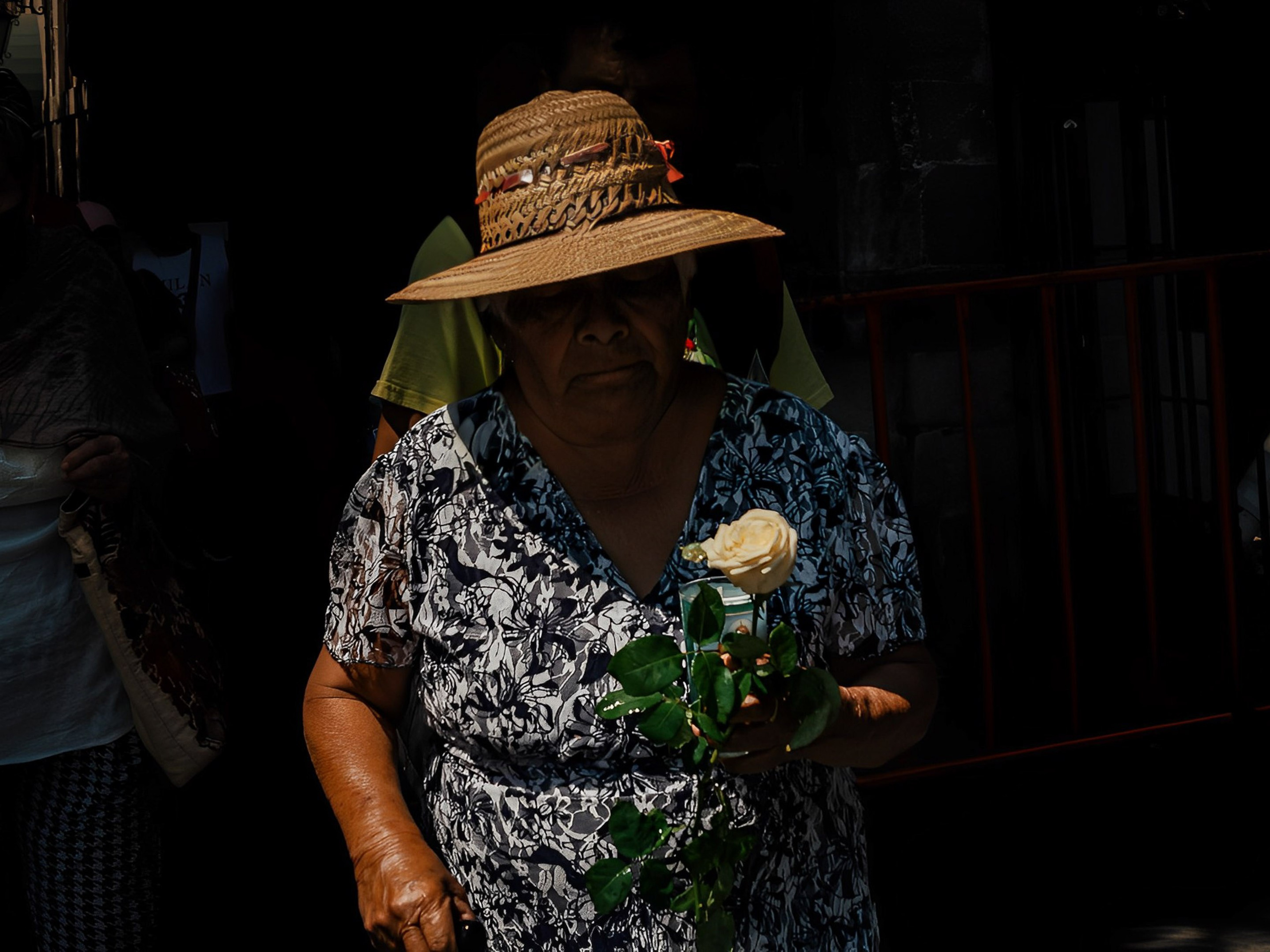 Celebración de San Judas Tadeo en la Iglesia de San Hipólito y San Casiano, Hidalgo, CDMX, México. Federico Borobio, fotografía callejera y documental.