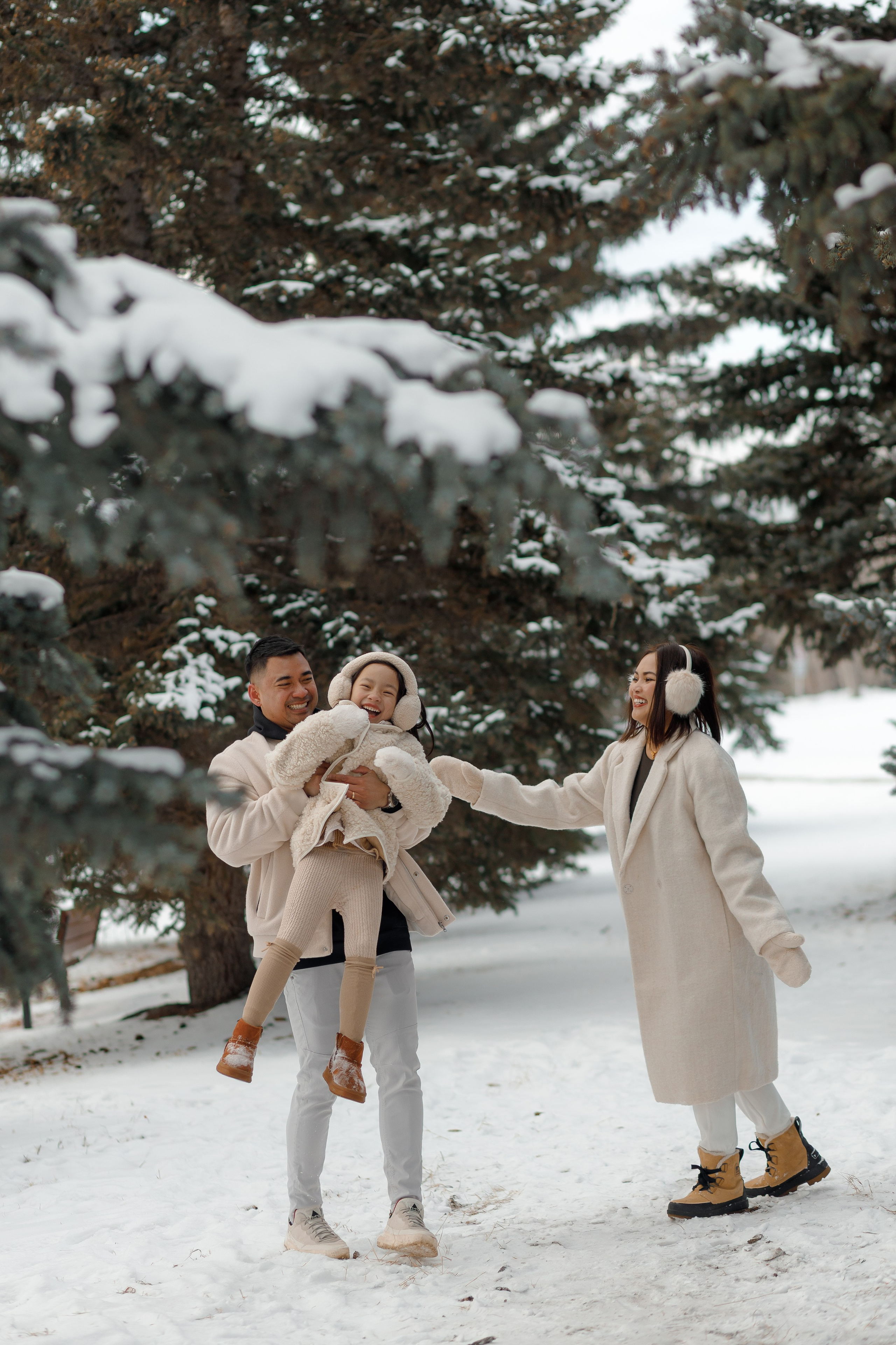 Family winter story. Photographer Elvira Hryshchenko
