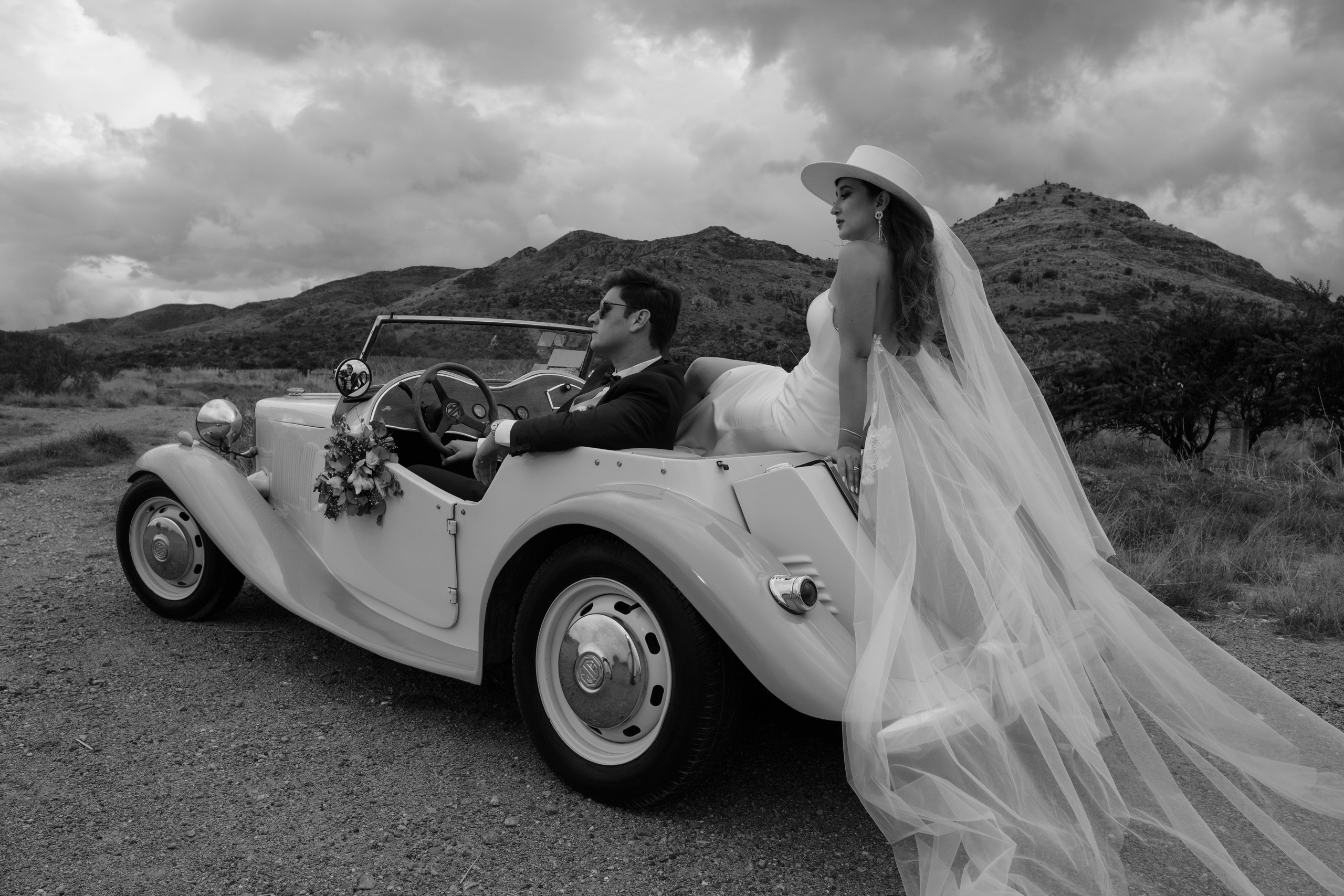 Jorge y Liliana. TWO MILLIMETERS