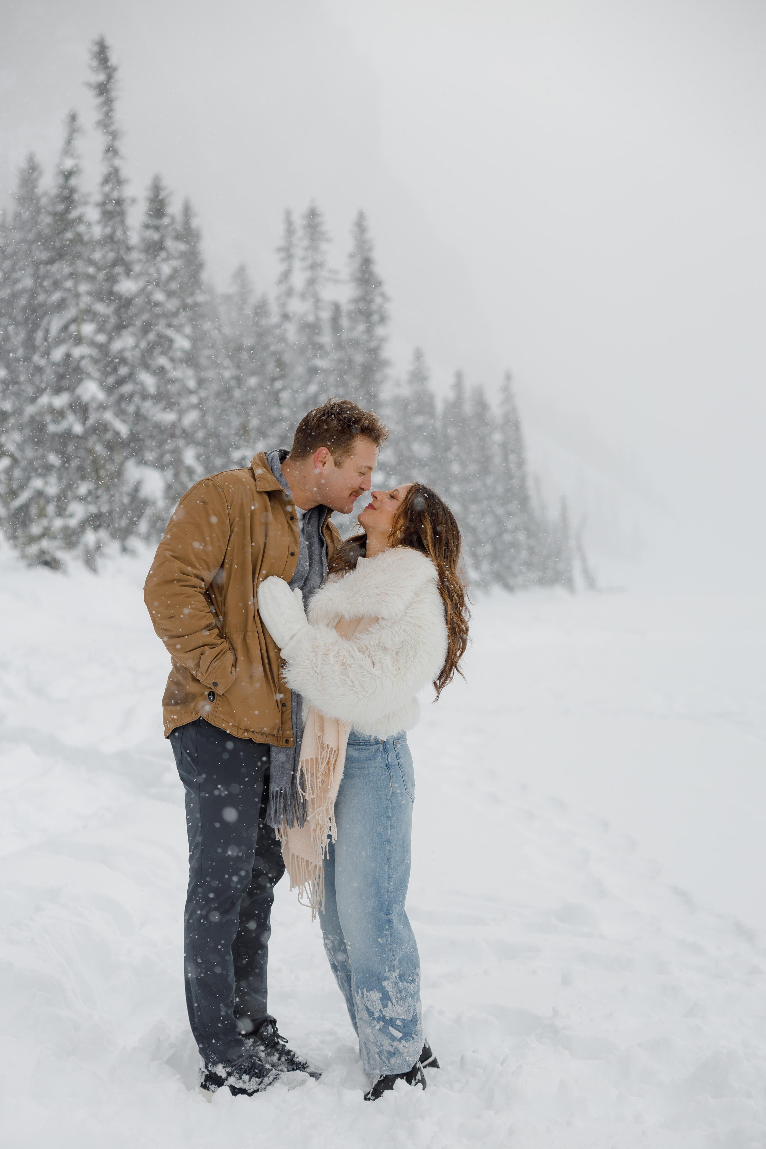 Lake Louise engagement session. Photographer Elvira Hryshchenko