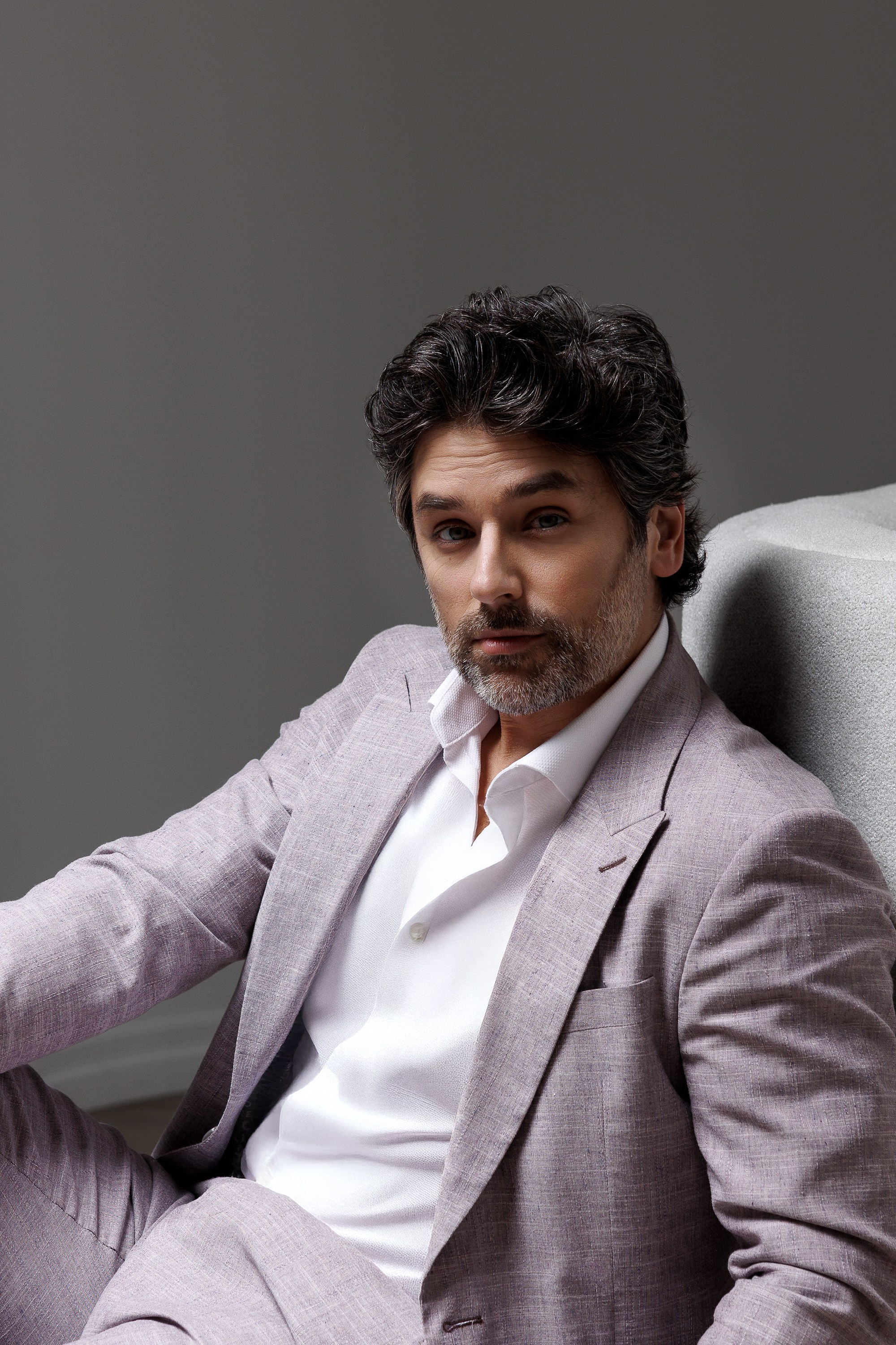 Mark Ganimé / Actor. Je suis photographe portraitiste et je réalise des portraits à toutes les étapes de votre vie! Bienvenue dans mon studio à Westmount, Qc