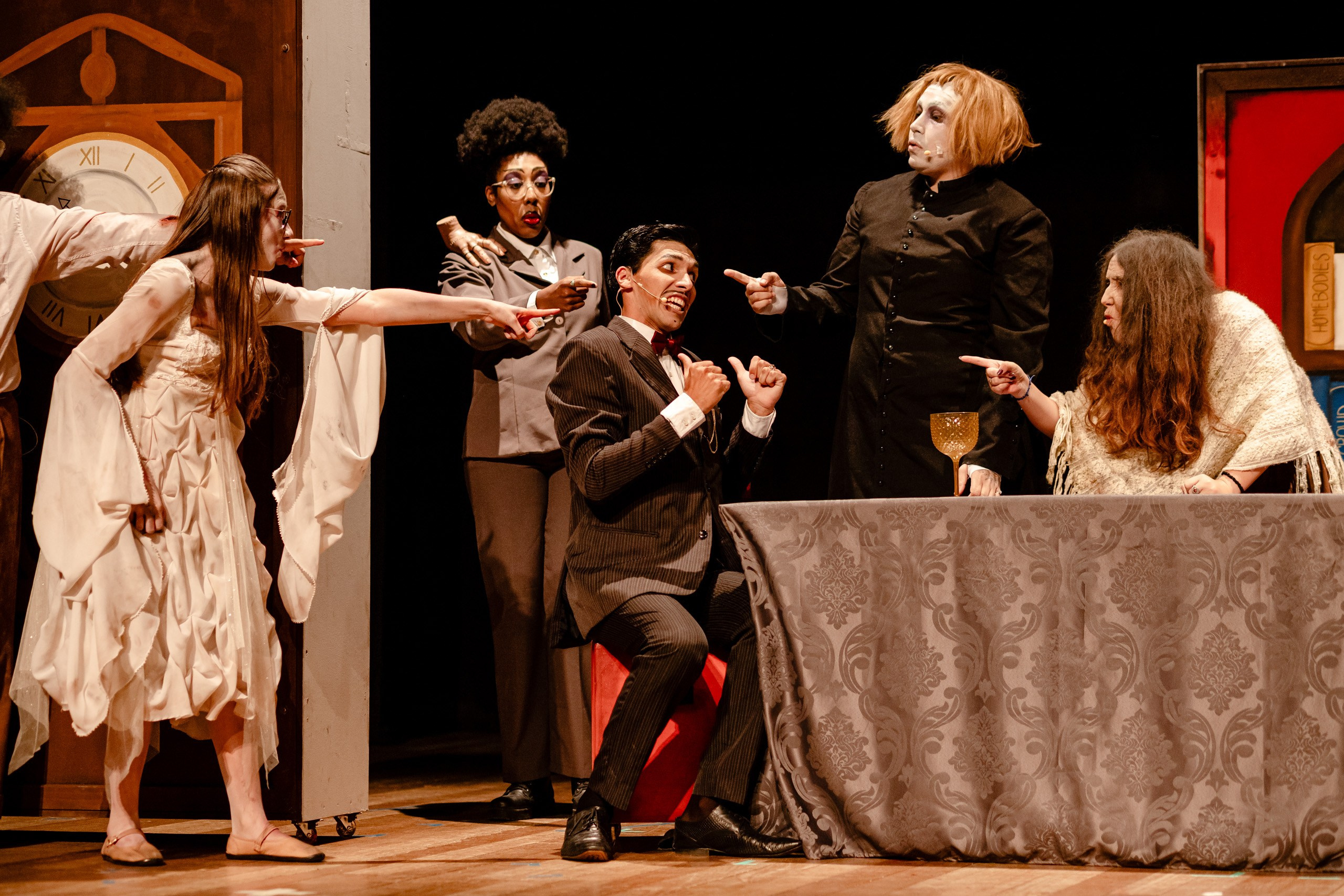 Fotografia de espetáculo A Família Addams do grupo de Teatro Univali