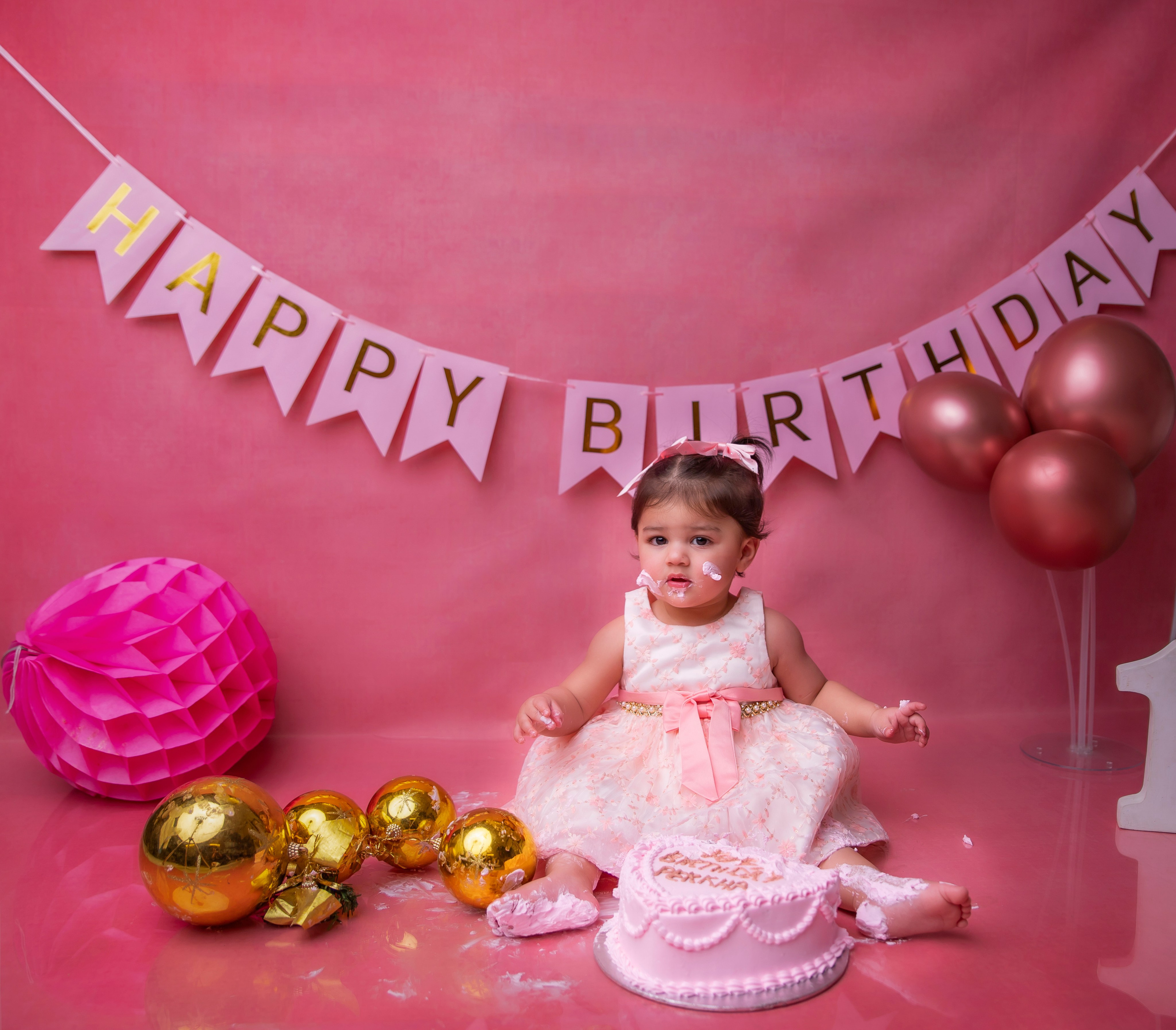 Cake Smash. Lifestyle and Family Photographer Faryal Saeed
