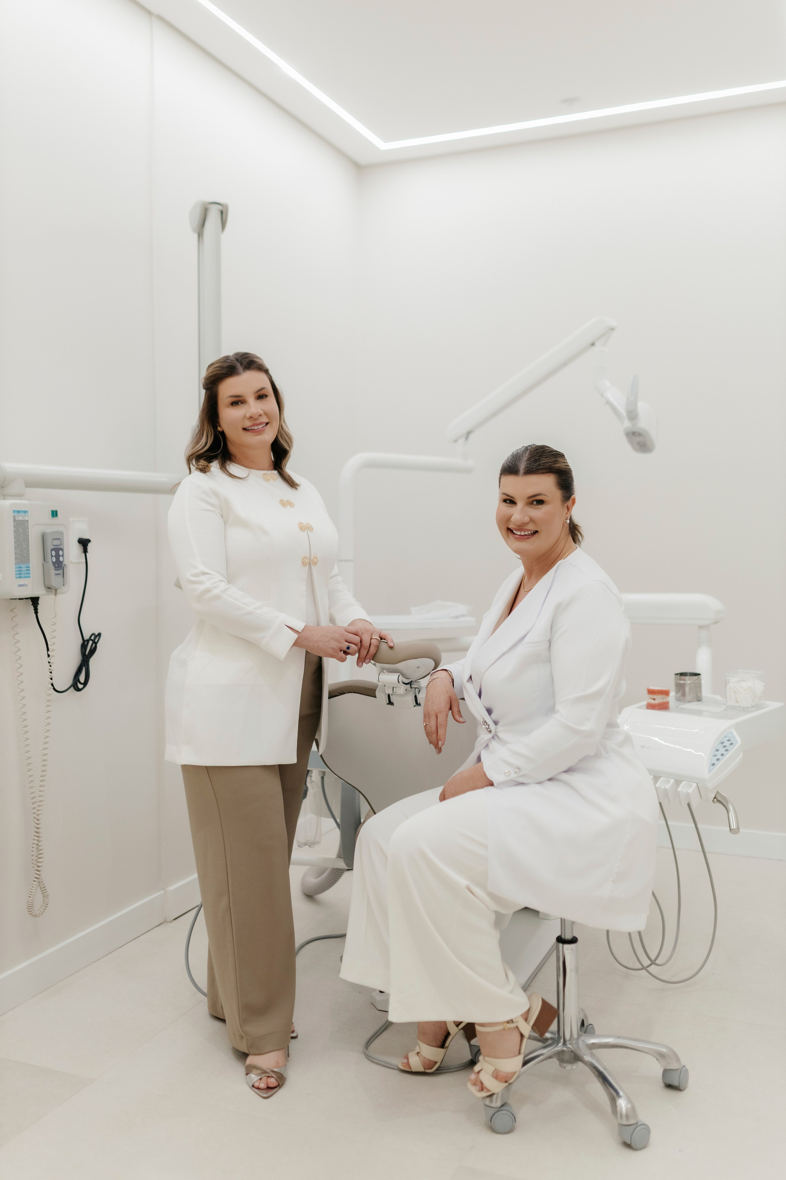 ADELE & ALINE | DENTISTAS. Coraafotografia.com