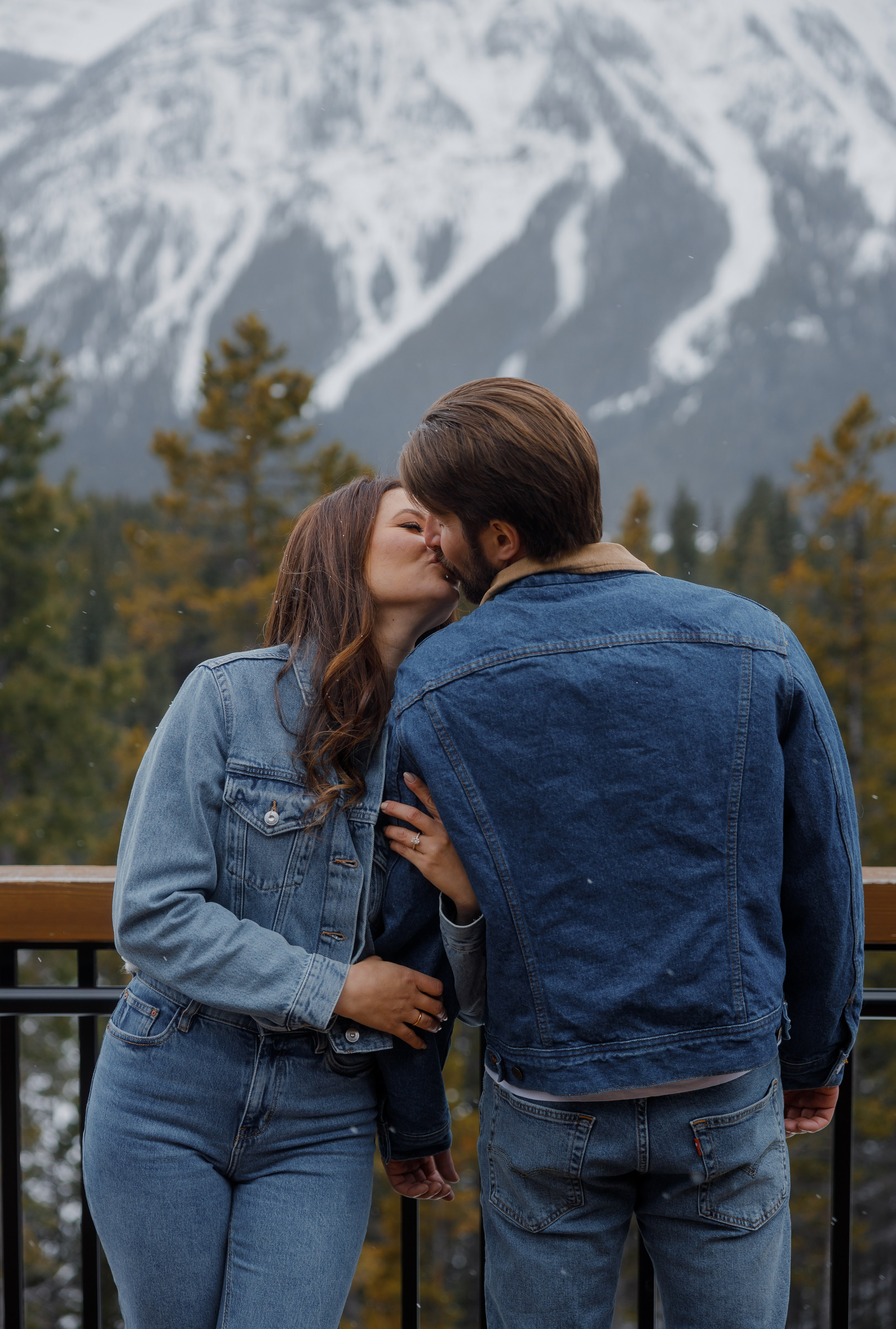 Ski engagement session. Photographer Elvira Hryshchenko