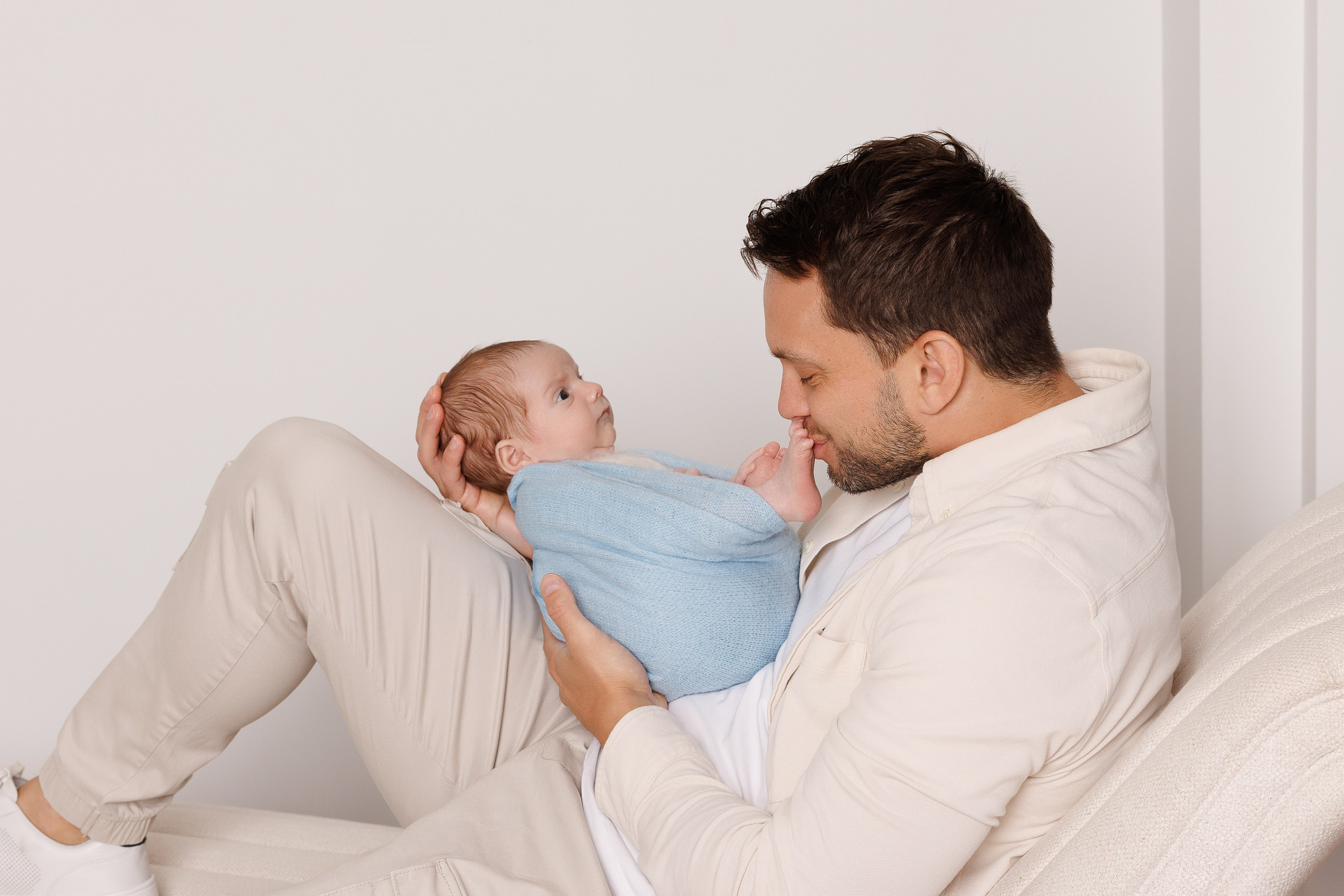 NEWBORN. Je suis photographe portraitiste et je réalise des portraits à toutes les étapes de votre vie! Bienvenue dans mon studio à Westmount, Qc